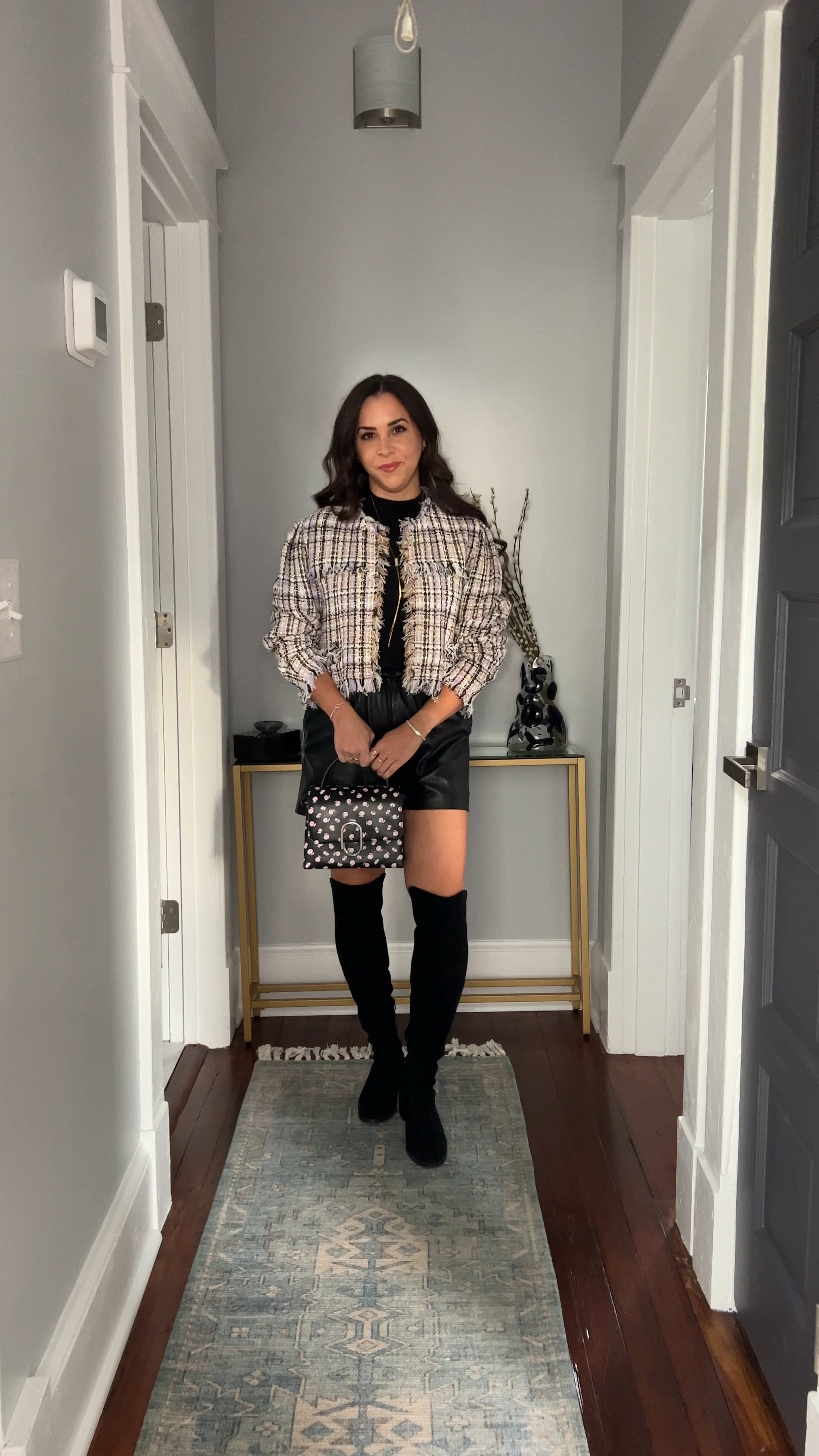Leather shorts for fall.


Fall outfit. Tweed blazer. Printed handbag. Over the knee boots. Flat boots. 

#LTKVideo #LTKHoliday #LTKSeasonal