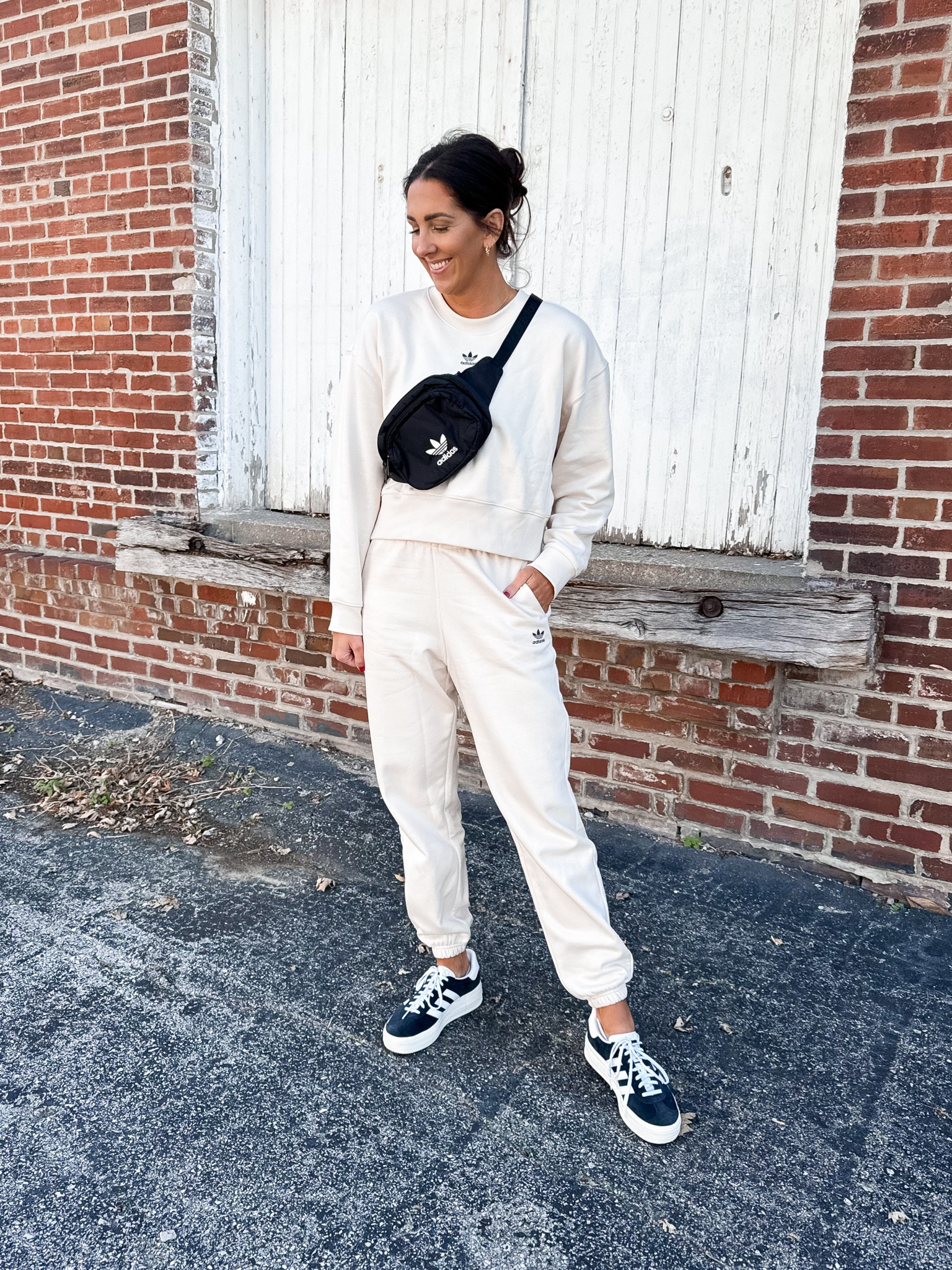 Sweatshirt-medium
Sweatpants-medium
Sneakers-tts 8

#LTKfindsunder50 #LTKsalealert #LTKshoecrush