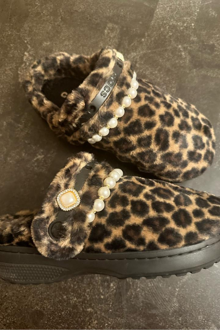 Okay, obsessed is an understatement 😍 These leopard Crocs are basically slippers you can wear outside thanks to their comfy but durable sole. Cozy AND practical = win-win.

To make them even cuter, I added some pearl + gem jibbitz from Amazon (linked in my post). They give them such a fun, styled-up look without breaking the bank.

Would you wear them plain or add jibbitz too? Comment for shopping link!

#CrocsStyle #CozySeason #AmazonFinds #CrocsJibbitz #FallStyle #LeopardCrocs #OOTDDetails

#LTKShoeCrush