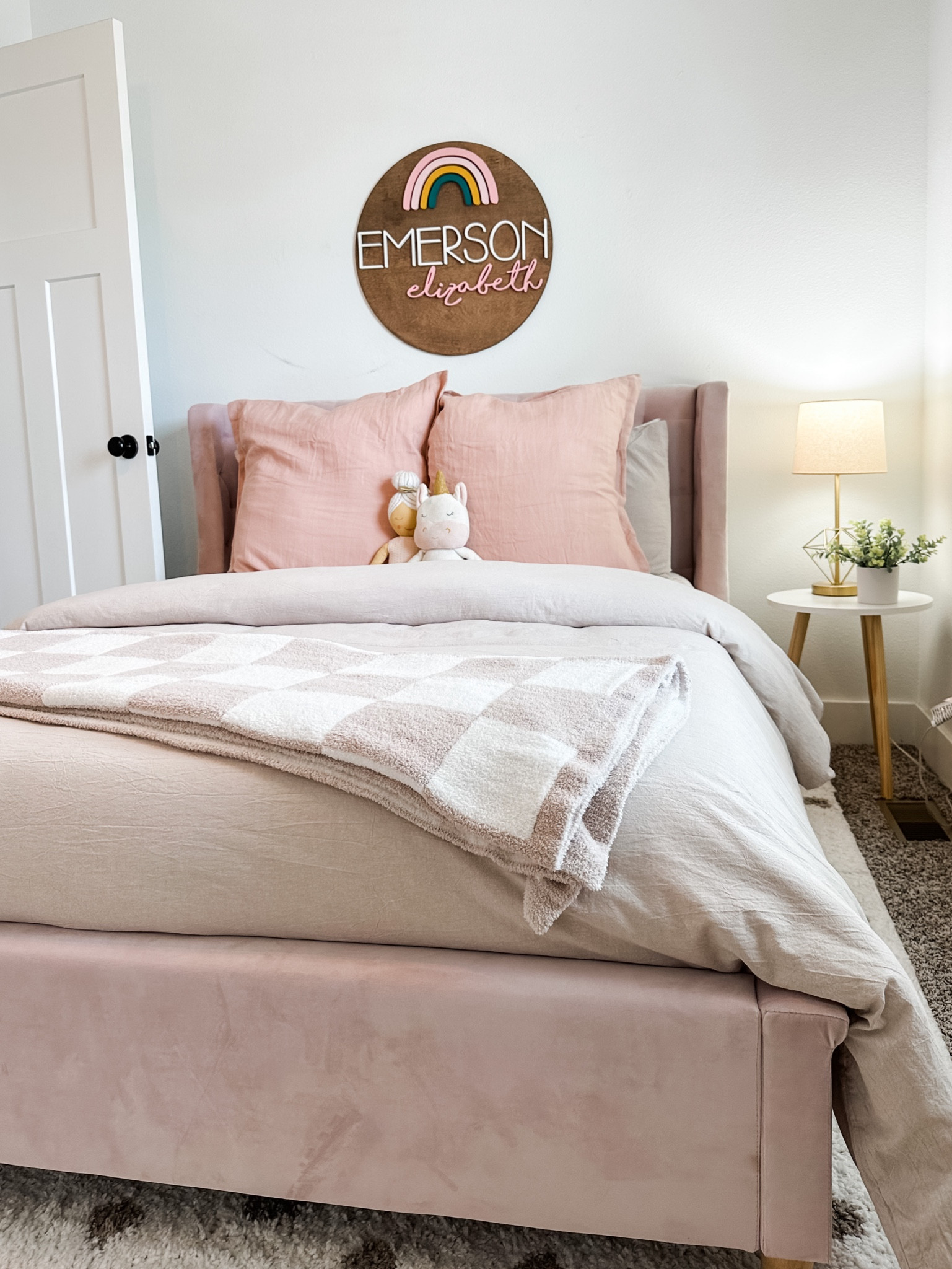 A fully curated, simple preteen girls bedroom! Subtle pink accents 🥰
Pink bed frame
Simple nightstand
Blush bedding
Girls bedroom
Velvet bedframe
Polka dot rug
Cozy rug

#LTKhome #LTKkids #LTKfamily