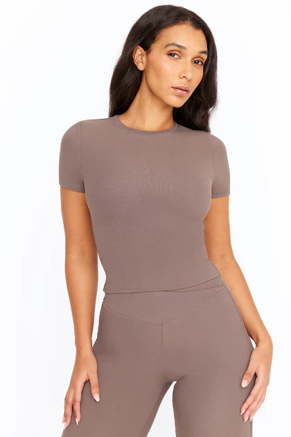 365 SCULPTING LOUNGE SHORT SLEEVE T-SHIRT - MOCHA | TALA (UK)