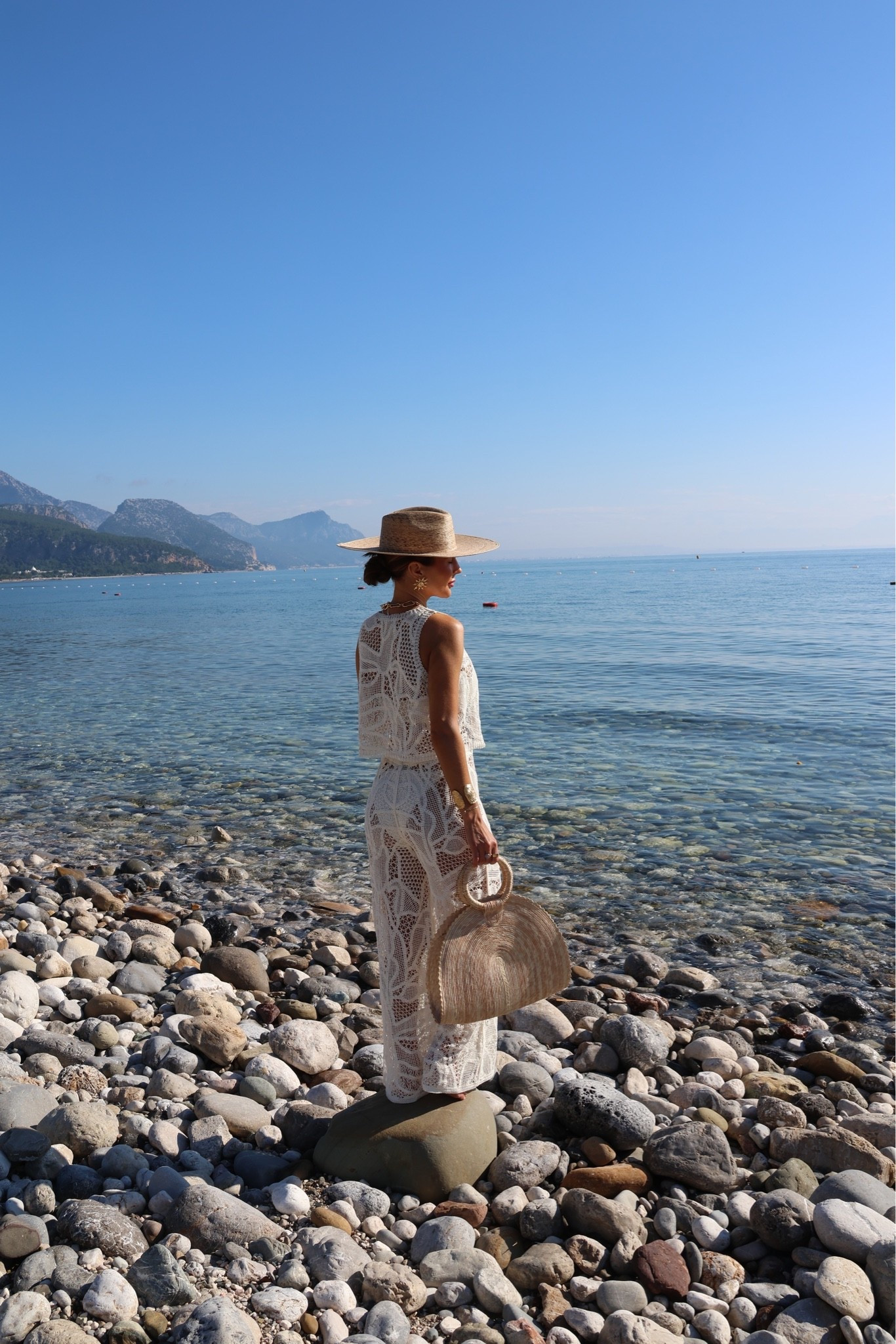 The perfect crochet coward for the beach

Award crochet beachwear cover-up Holliday outfit summer outfits every day outfit outfits, summer white

#LTKsummer