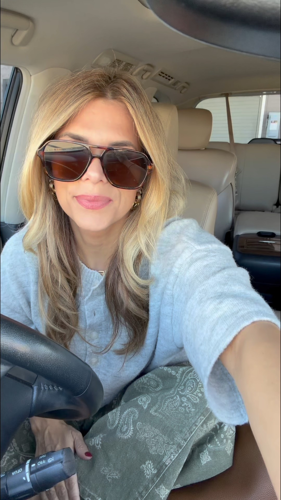 Sunglasses linked

Top and jeans are Emerson Charles 