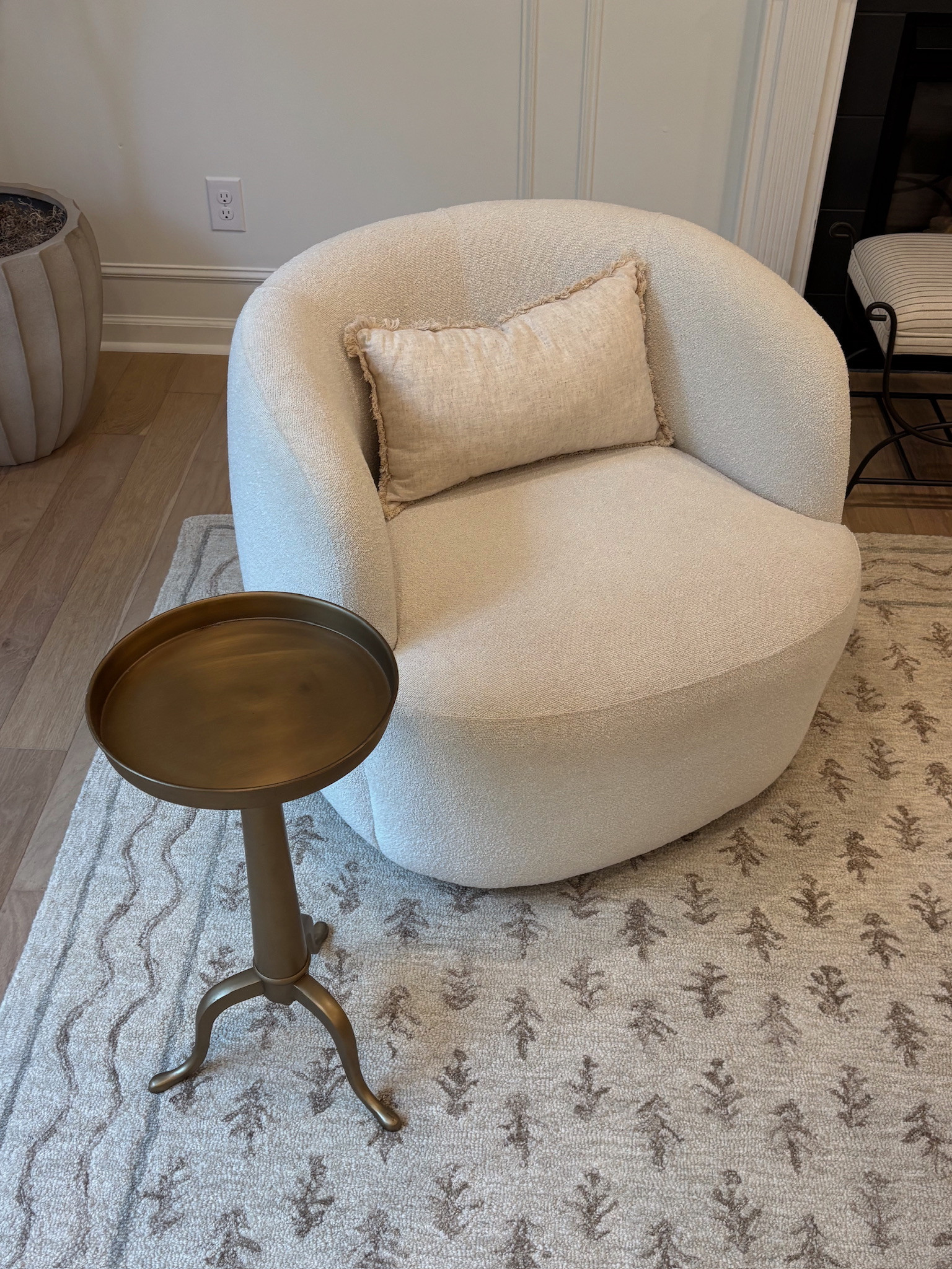 this chair was always going to make it to the new house🙌🏼 continues to be a favorite🤎




Moving, home decor, furniture, wayfair, rug, swivel, minimalism, neutral, decorating, sidneymarieduke 

 #LTKHome