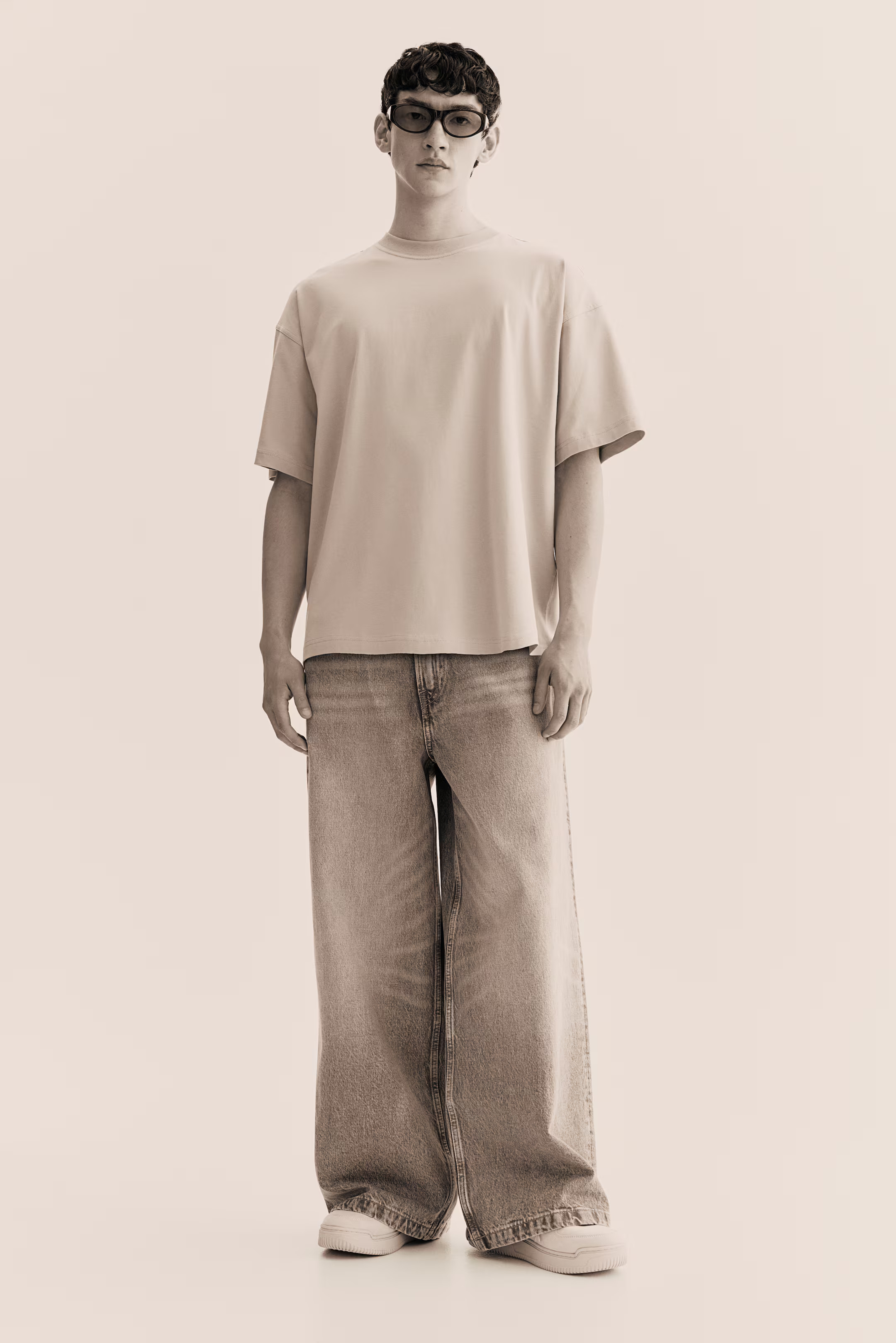 Oversized Fit T-shirt - Round Neck - Short sleeve - Beige - Men | H&M US | H&M (US + CA)