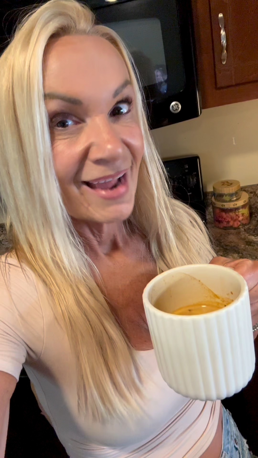 SEXY SPICY HOT CHOCOLATE 

12 grams protein
65 calories 


one scoop Further Food chocolate marine collagen 

one teaspoon Further Food superfood turmeric 

6-8 ounces hot water 


Use a frother to blend all ingredient- can also use milk of your choice or add a splash of creamer but it’s amazing just like this!

xoxo
Elizabeth 

#LTKOver40 #LTKHome #LTKSeasonal