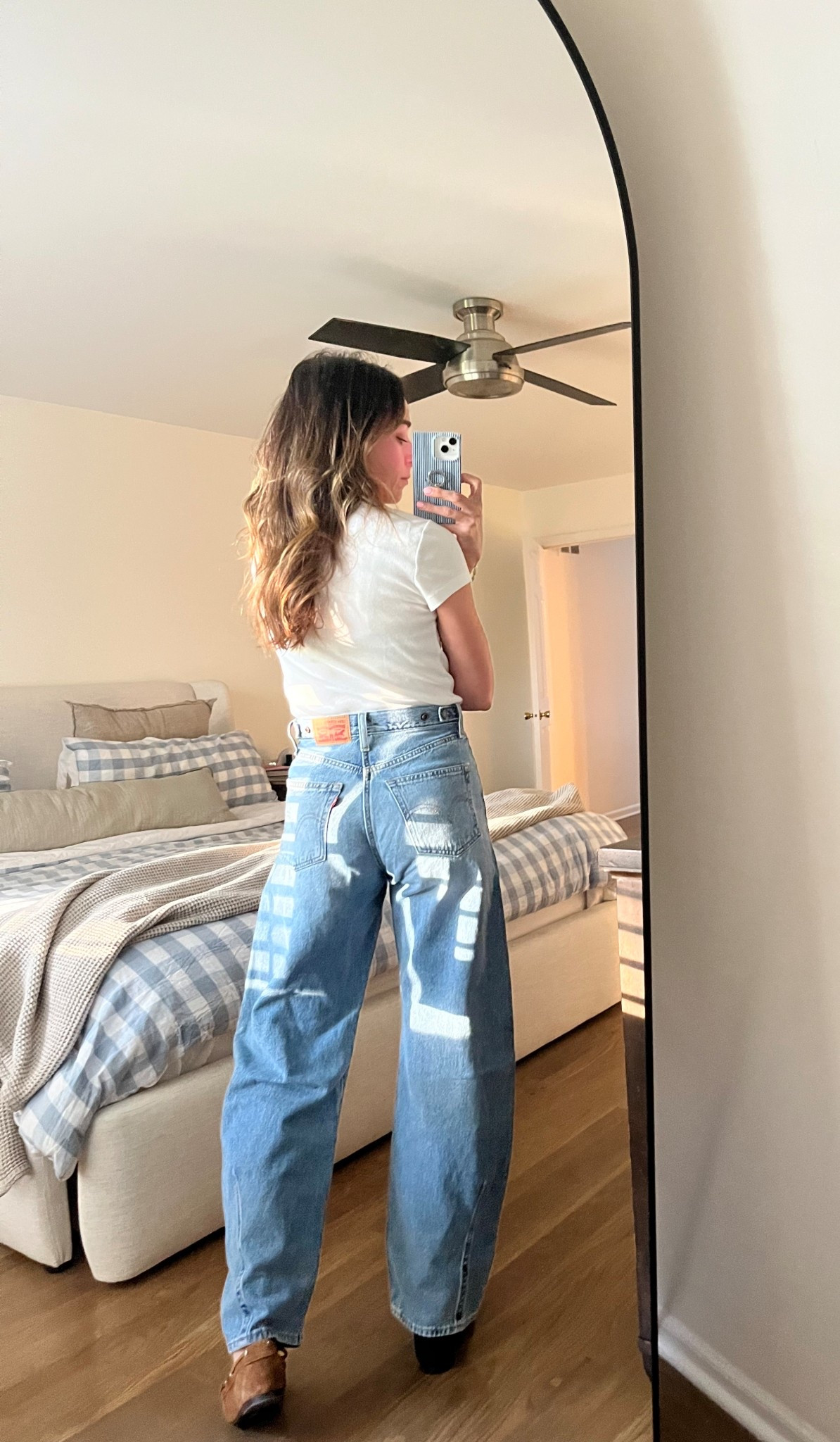 Under $70 barrel leg cinch waist Levi’s!

#LTKFindsUnder100 #LTKStyleTip #LTKOver40