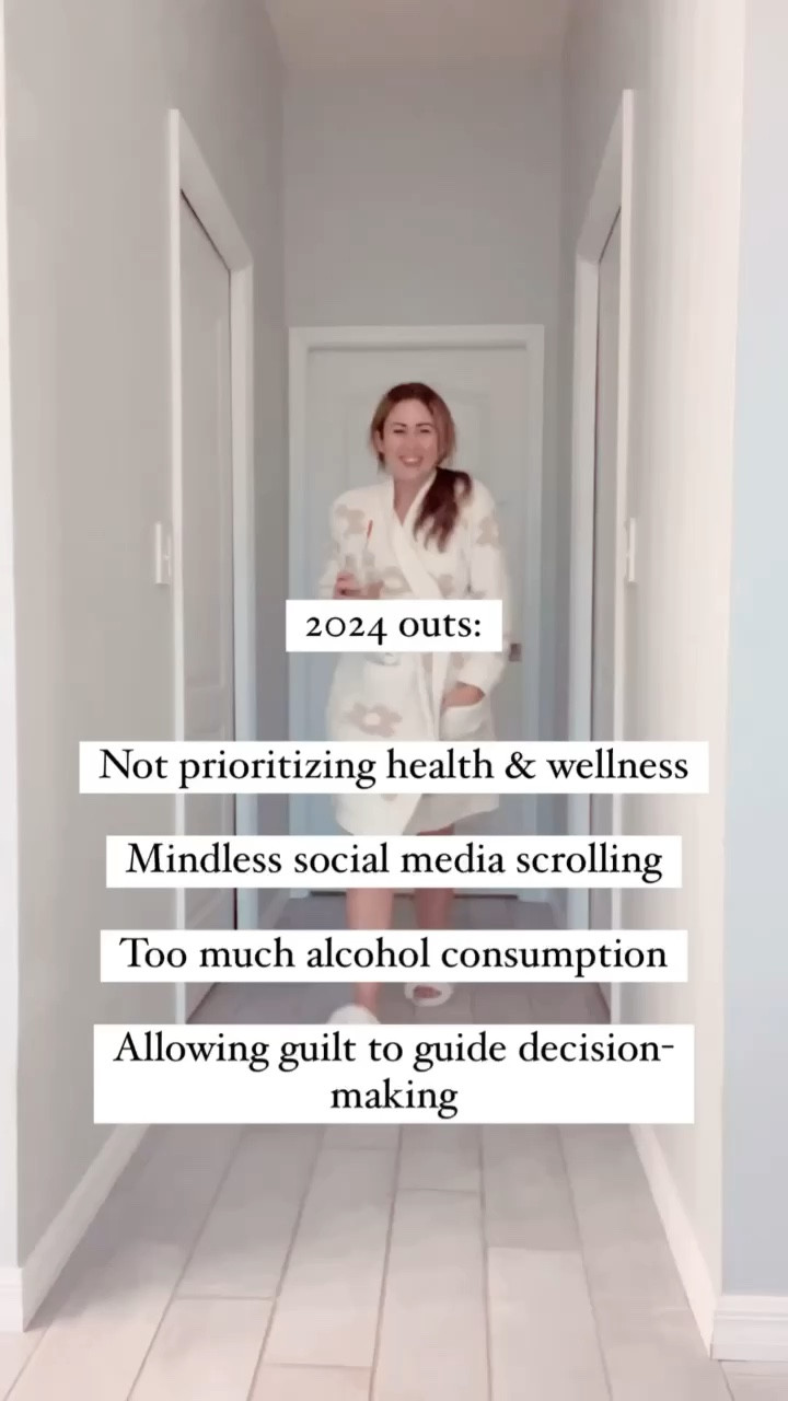 [#fableticspartner] What are some things you are ditching this year? How about things you are newly prioritizing? I must say, I’ve never been a big new years resolutioner, but this year it just FEELS right to set a few goals while also leaving a few things in the past.

One thing I’m for sure taking with me into a new year is my love for @fabletics …How cute is this simple black workout set? I don’t know about you, but a solid color, fresh workout outfit always motivates me more! 💪🏼🖤

Cheers to 2024 and crushing new goals while leaving bad vibes and bad habits in the dust! 🙌🏼
.
.
.
.
.
.
#newyear #newyearsresolution #happy2024 #fabletics #workoutattire #newyeargoals #moveinfabletics

#LTKfitness #LTKU #LTKfindsunder100