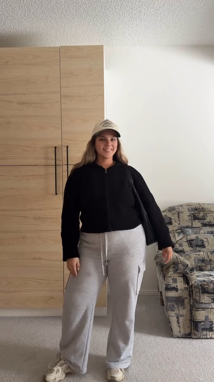 this outfit is perfect for running errands or anywhere where you want to look cute but casual and comfy! 

Sweater is @harlyjae 
Sweats are @shoppinkblush 
Bag is @sacslambert 
Shoes are @ardene 
Hat is @boathousestores 

#size10 #pinterestfashion #springoutfit #casualstyle #size12