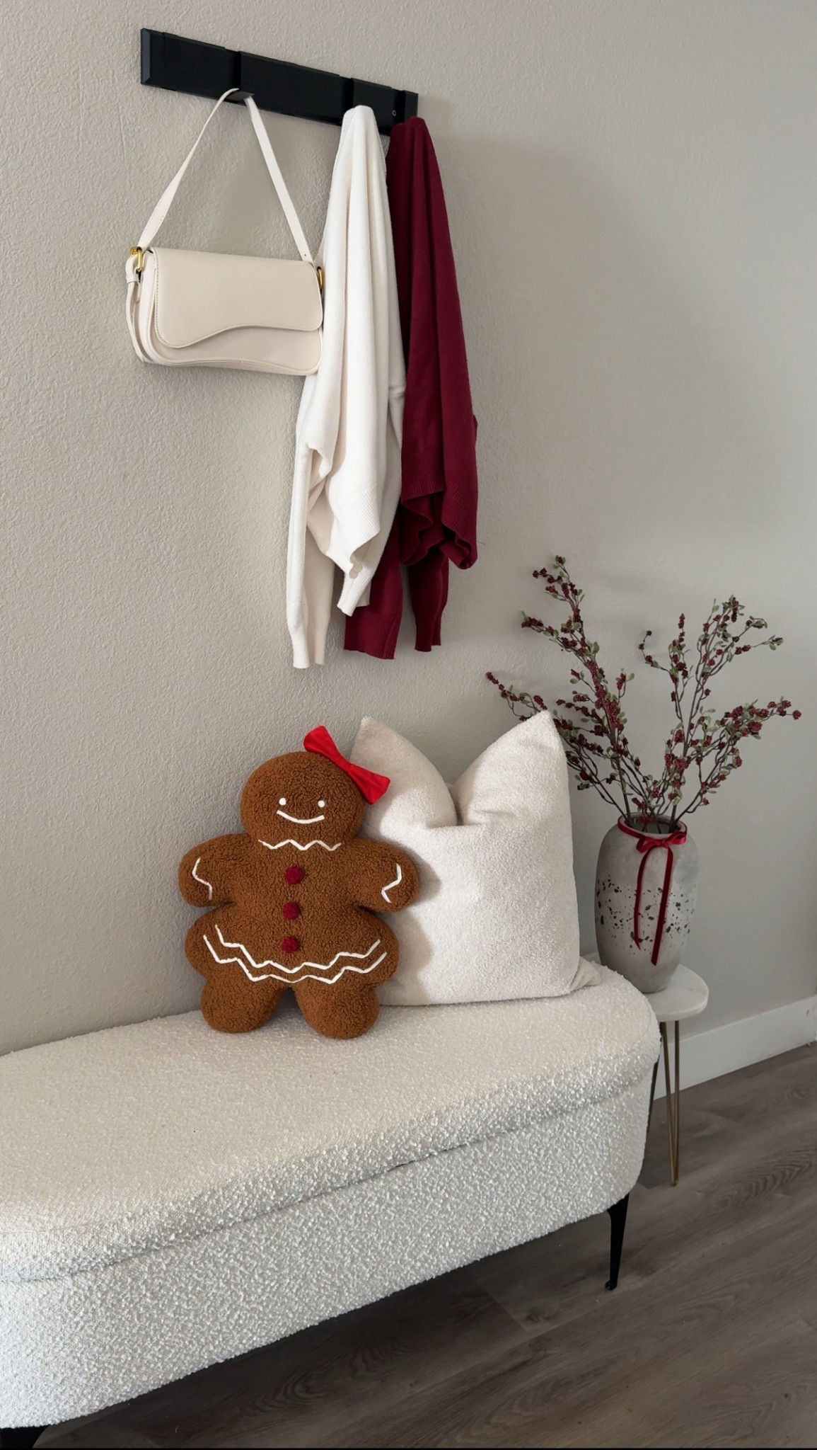 Christmas entryway decor! 🎅✨ this is giving cozy vibes!! 

#LTKSeasonal #LTKHoliday #LTKStyleTip