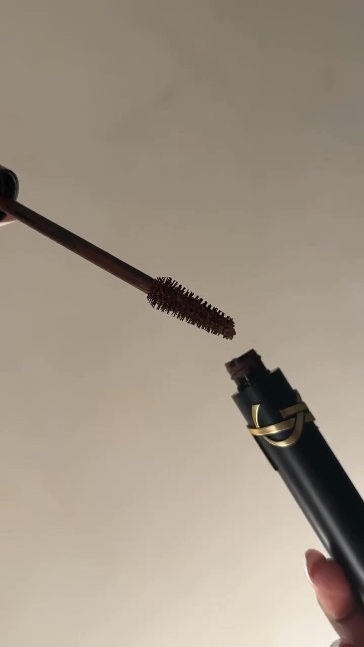 I be shoook every time I’m sent PR! Like I can’t believe I’m getting all of these goodies for free.. wild! But here is what I got this week in PR! 

I have a few favorites already!! 

THANK YOU! 

@smashboxcosmetics 
@versed 
@keralabotanics 🧡
@maisonmargielafragrances 
@yslbeauty 
@peach_slices 
@itcosmetics 
@loccitane 
@theinkeylist 
@rayconglobal 

#Unboxing #pr #nycinfluencer #dmvinfluencer #beauty #lifestyle #haul #prhaul