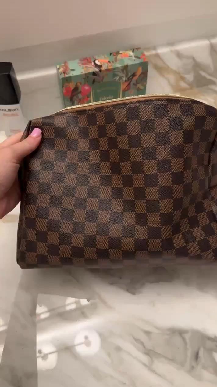 This Amazon makeup bag is so functional and makes the perfect gift!

Amazon home, beauty, beauty organization, organizer, modern home



#LTKWatchNow #LTKHoliday #LTKGiftGuide