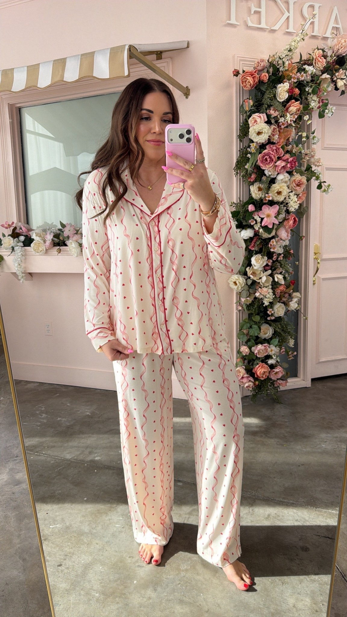 curvy midsize heart print pajamas for valentine’s day! wearing large in top and bottom 

#LTKValentine #LTKMidsize #LTKSeasonal