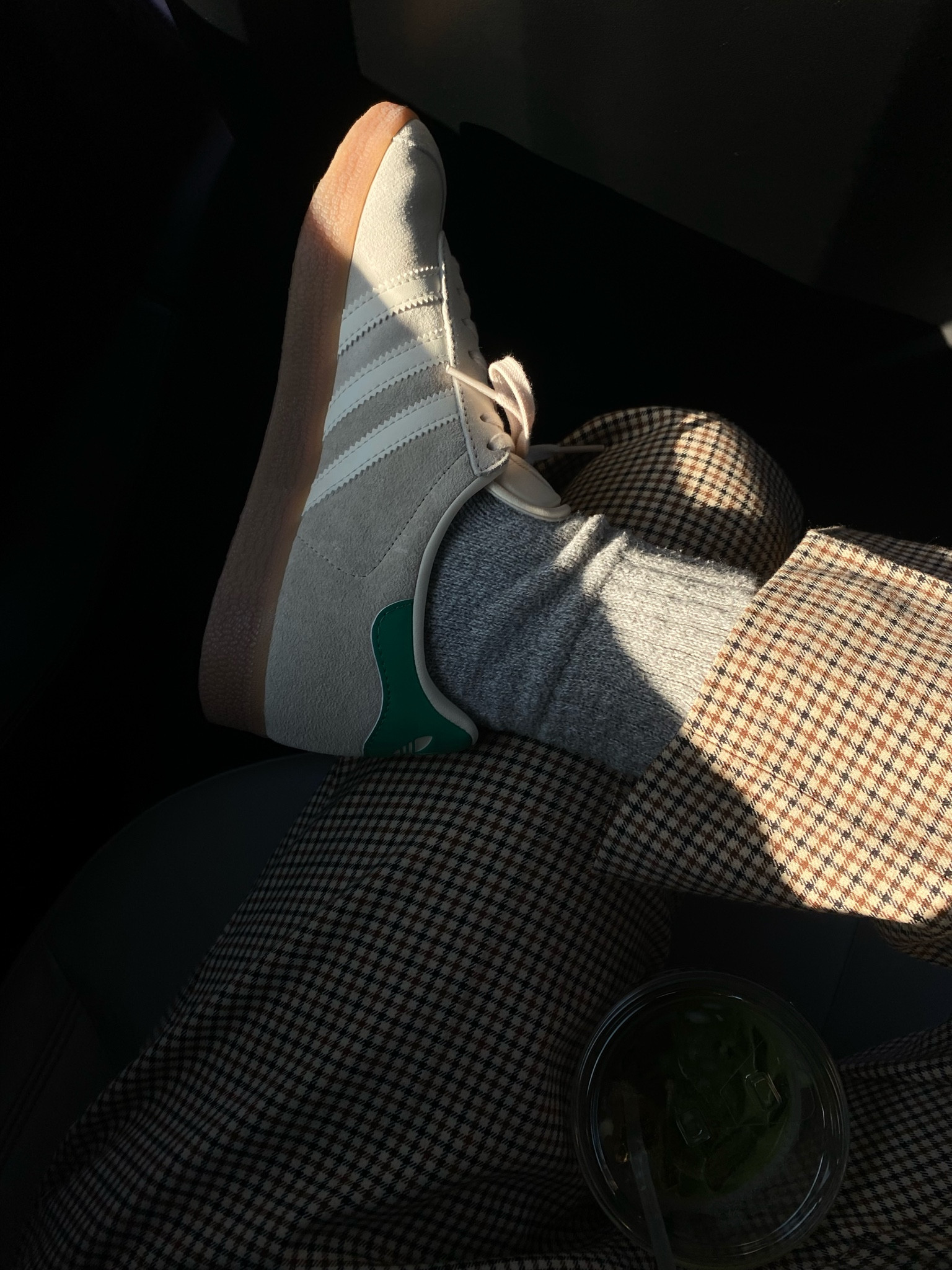 💚 love these cream and white gazelles 