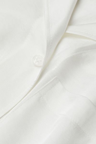 Voluminous shirt in softly draped, woven viscose fabric with a slight sheen. Resort collar, V-nec... | H&M (US + CA)