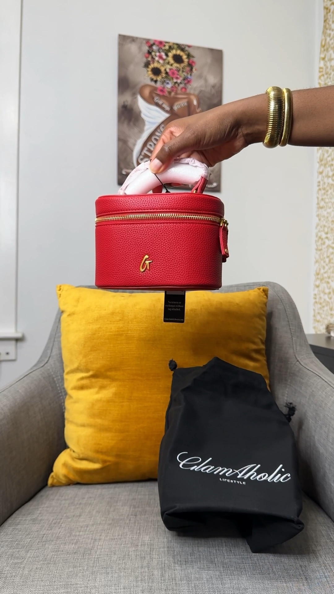 This bold red vanity bag is that girl! 🔥
It’s giving luxe, functional, and the perfect pop of color for date night or everyday glam. If you’ve been eyeing it, here’s your sign to grab it before it’s gone. #GlamaholicLifestyle 

#LTKFindsUnder100 #LTKItBag #LTKStyleTip
