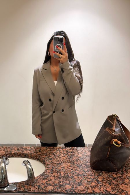 Workwear outfit 🩶
This blazer is old from ZARA so I can’t link this exact one, but I linked similar styles. I love wearing a blazer for work. I feel like it elevates any outfit whether it be a business meeting or a night out. 

#LTKstyletip #LTKfindsunder100 #LTKworkwear