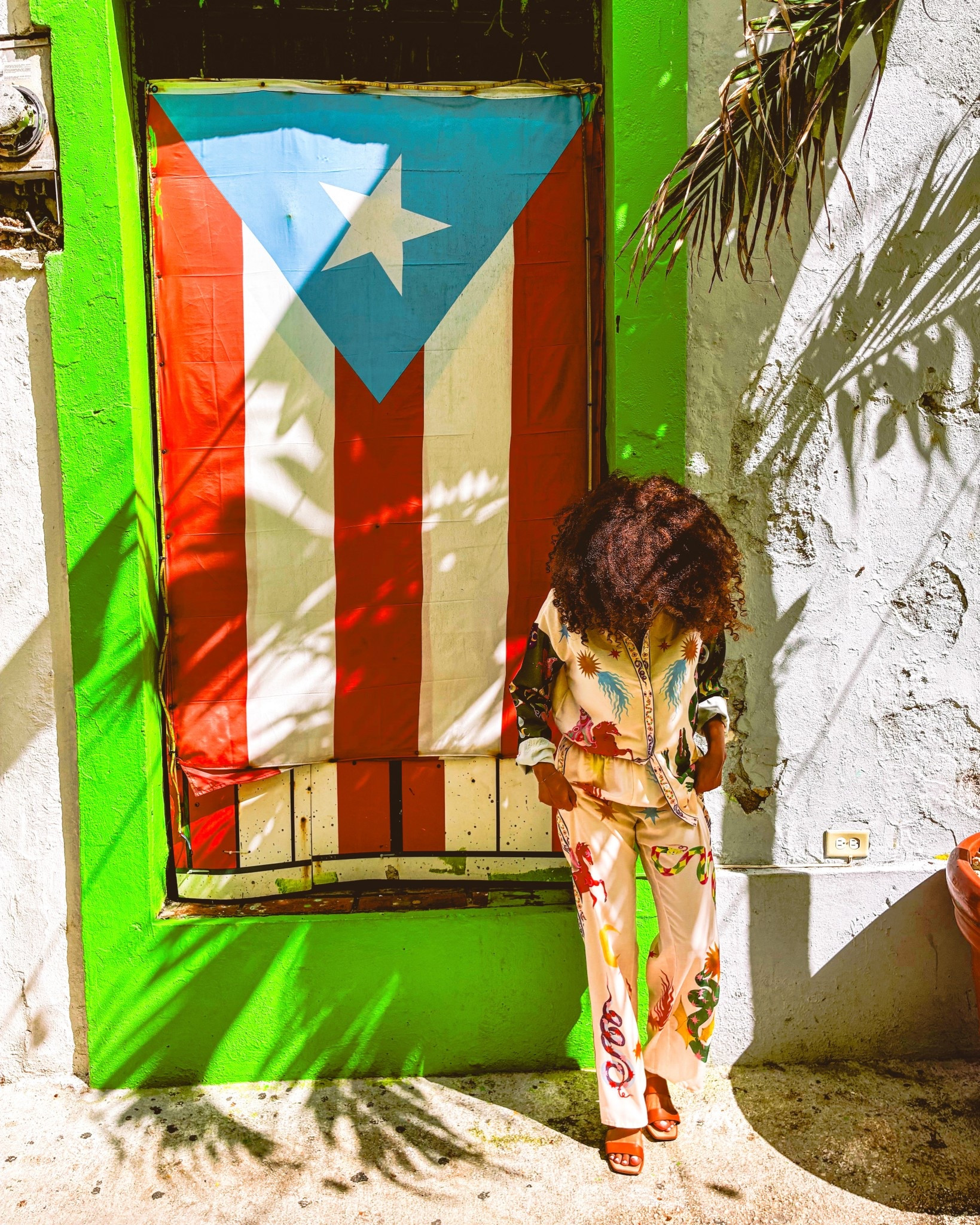 ✈️ Travel in style! I wore this button-up, long-sleeve collared shirt + elastic-waist trouser set to fly to Puerto Rico—so comfy for the plane but cute enough to explore as soon as I landed 🌴☀️

🤍 Click the link in my LTK to shop this set + other vacation-ready outfits!

#ShopLTK #TravelStyle #VacationOutfit #TropicalPrintSet #PlaneToExplore #ComfyChic #PuertoRicoTrip #TravelOOTD #SummerTravelLooks #TravelInStyle