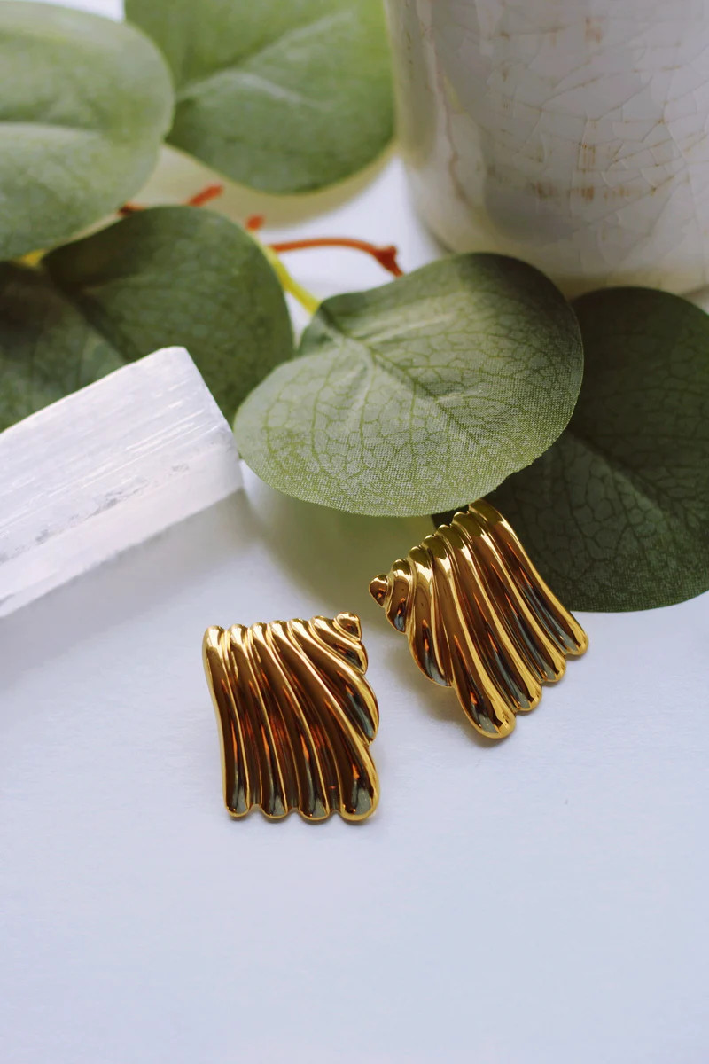 HAILEY STATEMENT STUDS IN GOLD (WATERPROOF & 18K GOLD PLATED) | raëliv