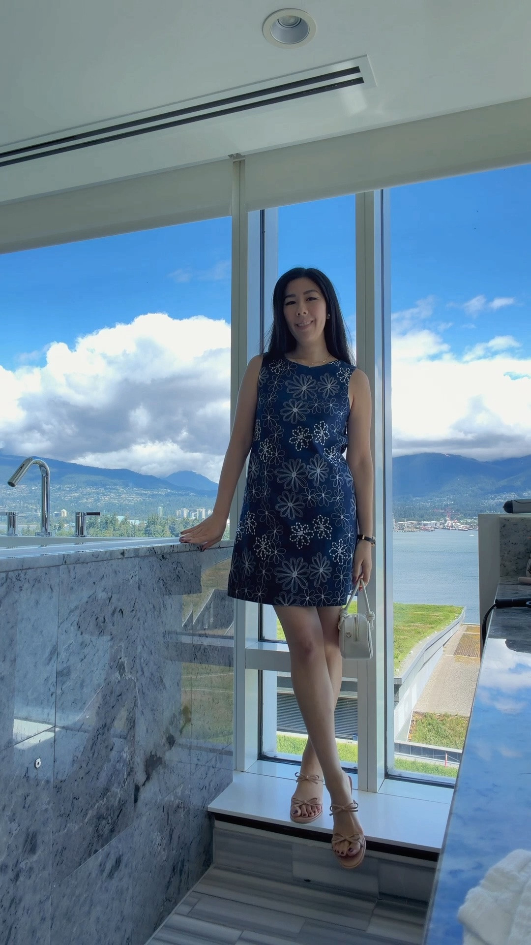 A mini shift dress is perfect for summer! I wore this on my first full day in Vancouver. I paired this floral dress with my white buttery top handle bag and nude two strap heels. 

#minidress #shiftdress #linendress #butterybag #summerdress

#LTKootd #LTKPetite #LTKgrwm