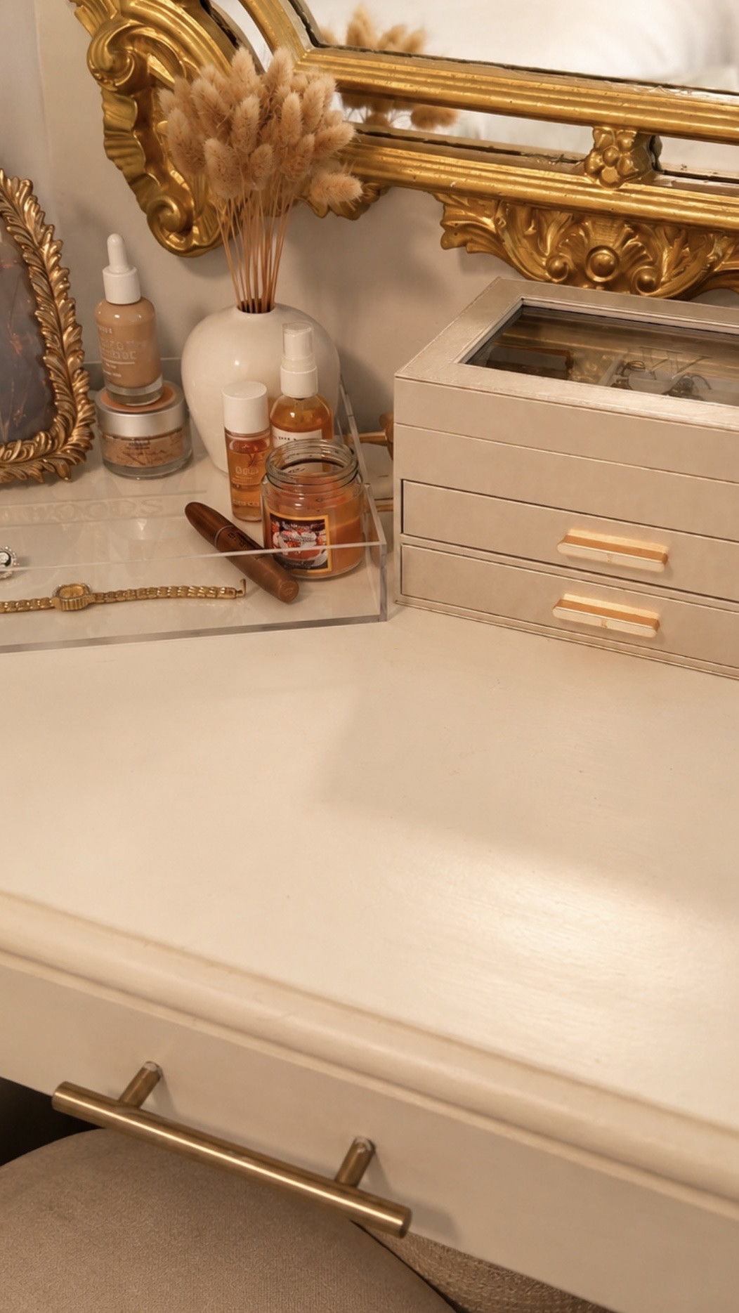 The little details make all the difference. ✨🤍 My vanity finally feels organized thanks to this beautiful acrylic tray and jewelry box from @Homewetbar Functional, timeless, and the perfect touch of luxury for my everyday routine. ✨

#HomeWetBar #VanityGoals #HomeDecor #Organization #JewelryStorage