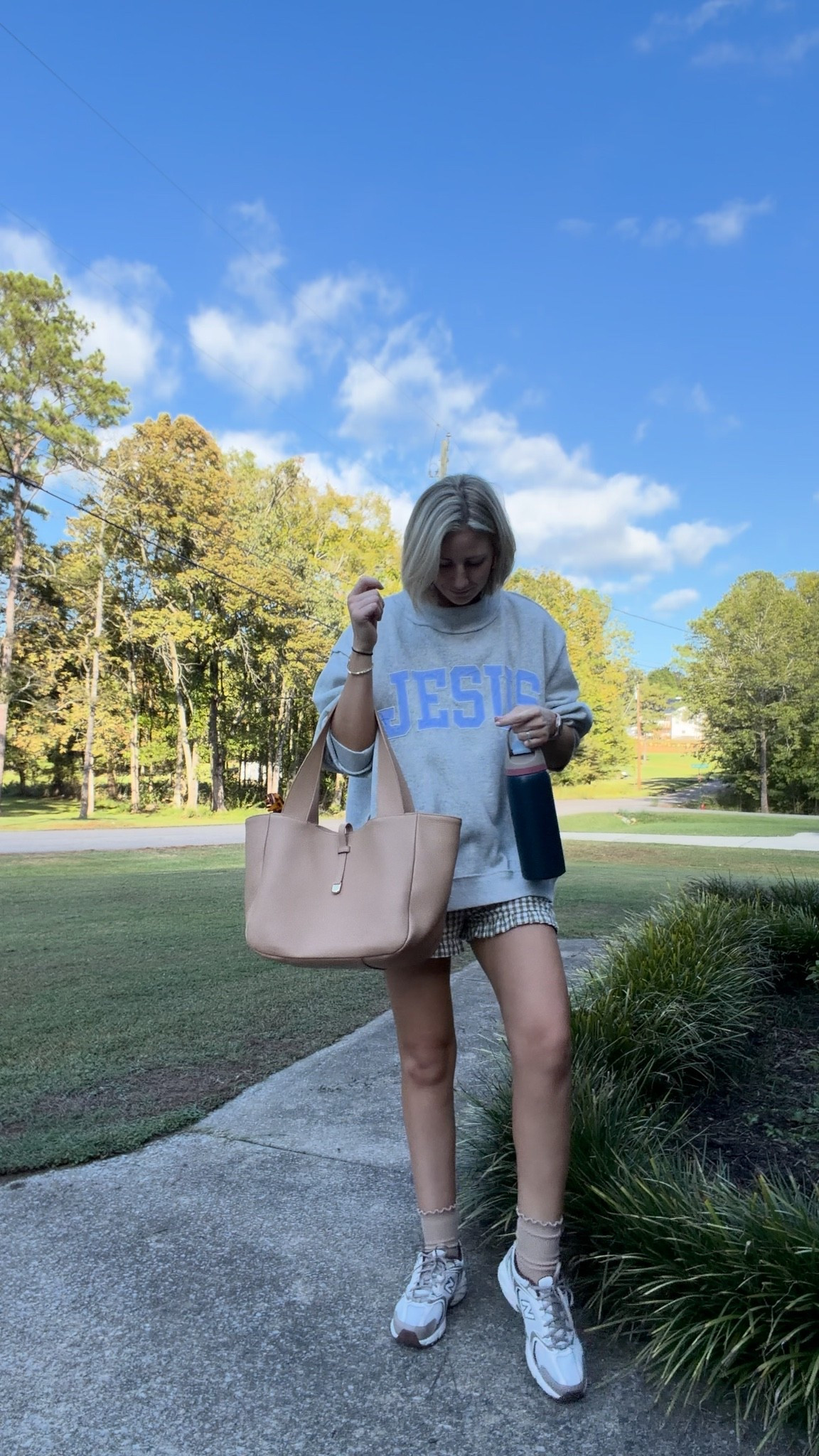 perfect park day outfit ✨

L/XL in my sweatshirt & medium in shorts 🫶🏼


Mom style
Outfit inspo
Comfy casual

#LTKootd #LTKdayinmylife #LTKmomlife