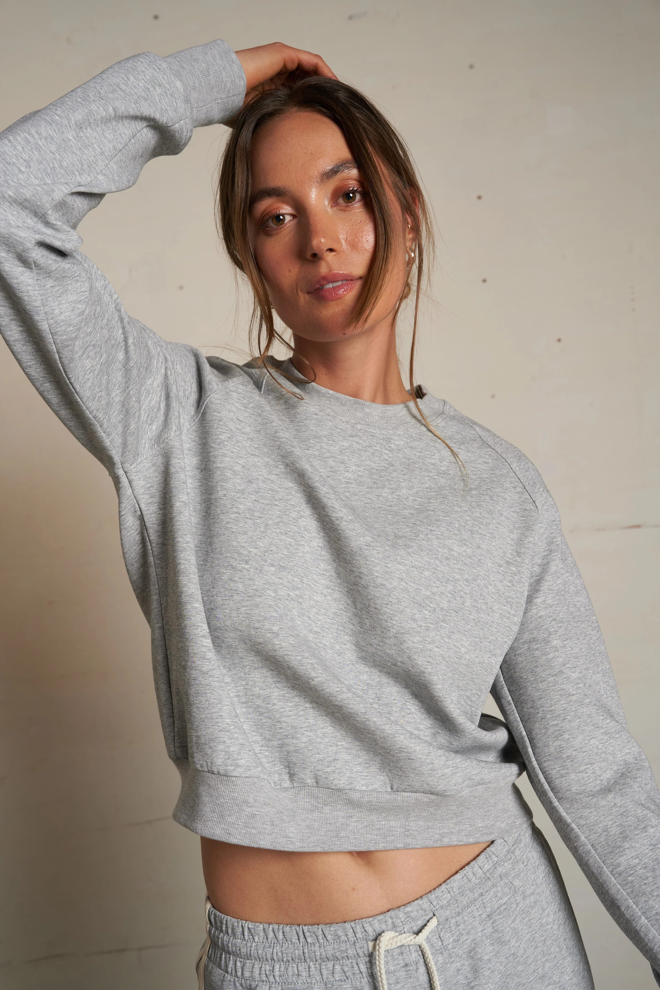PerfectWhiteTee - Lucia Travel Long Sleeve Raglan Crew - Heather Grey | Jones & Daughters