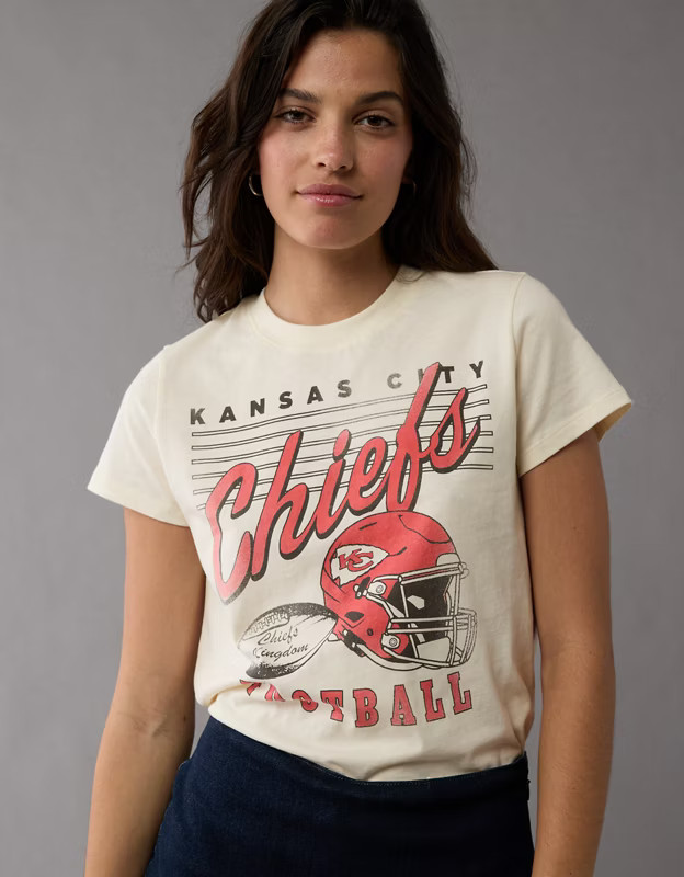 NFL Kansas City Chiefs Graphic T-Shirt | American Eagle Outfitters (US & CA)