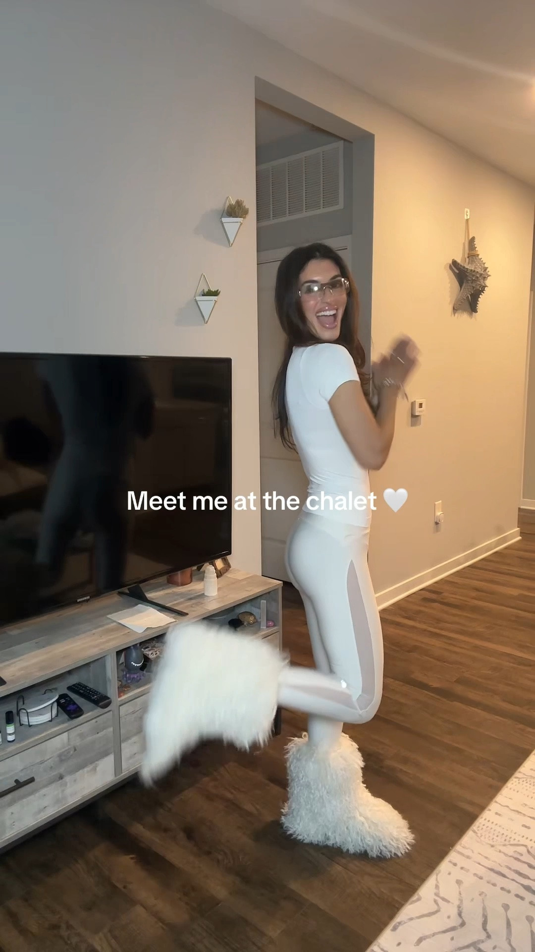 Giving aspen chic ❄️🤍💎 #aloyoga #skims #aspenoutfit #outfit #furboots 

#LTKTravel #LTKootd #LTKSeasonal