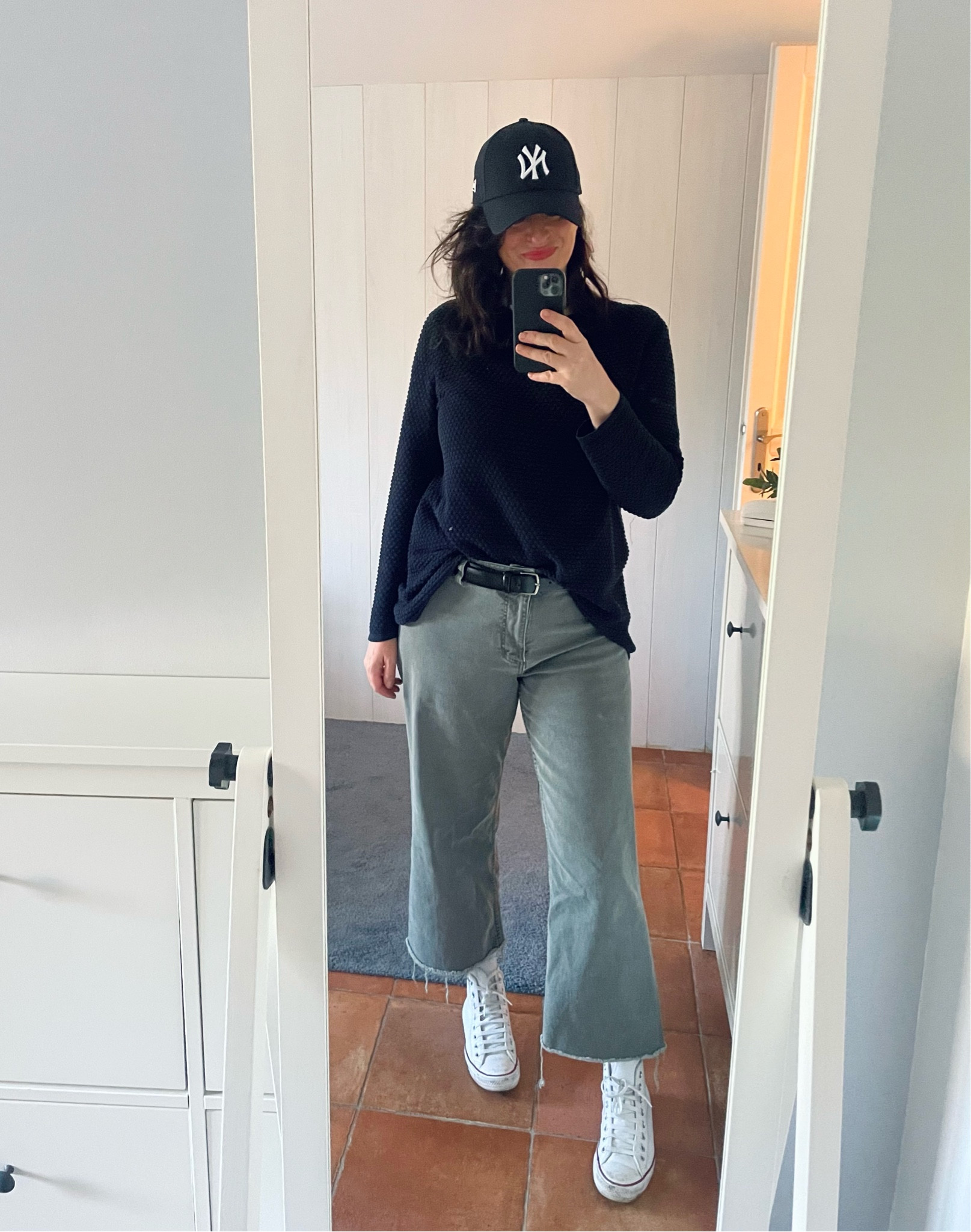 Hat New Era / Jumper COS (old) / Jeans Kiabi (old) / White leather sneakers Converse 

#LTKmidsize #LTKeurope #LTKover40