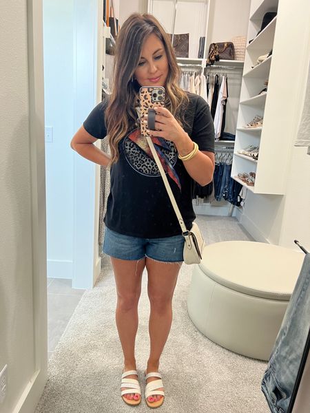 After I put this fit together from @walmartfashion and totaled up how much it cost I was shocked! Shop my picks below to see what I mean!
#walmartpartner #summeroutfit #denimshorts #summerlook #tilvacuumdouspart #summertime #summerfashion #fashiononabudget #cutepurse #graphictee

#LTKfit #LTKSeasonal #LTKstyletip
