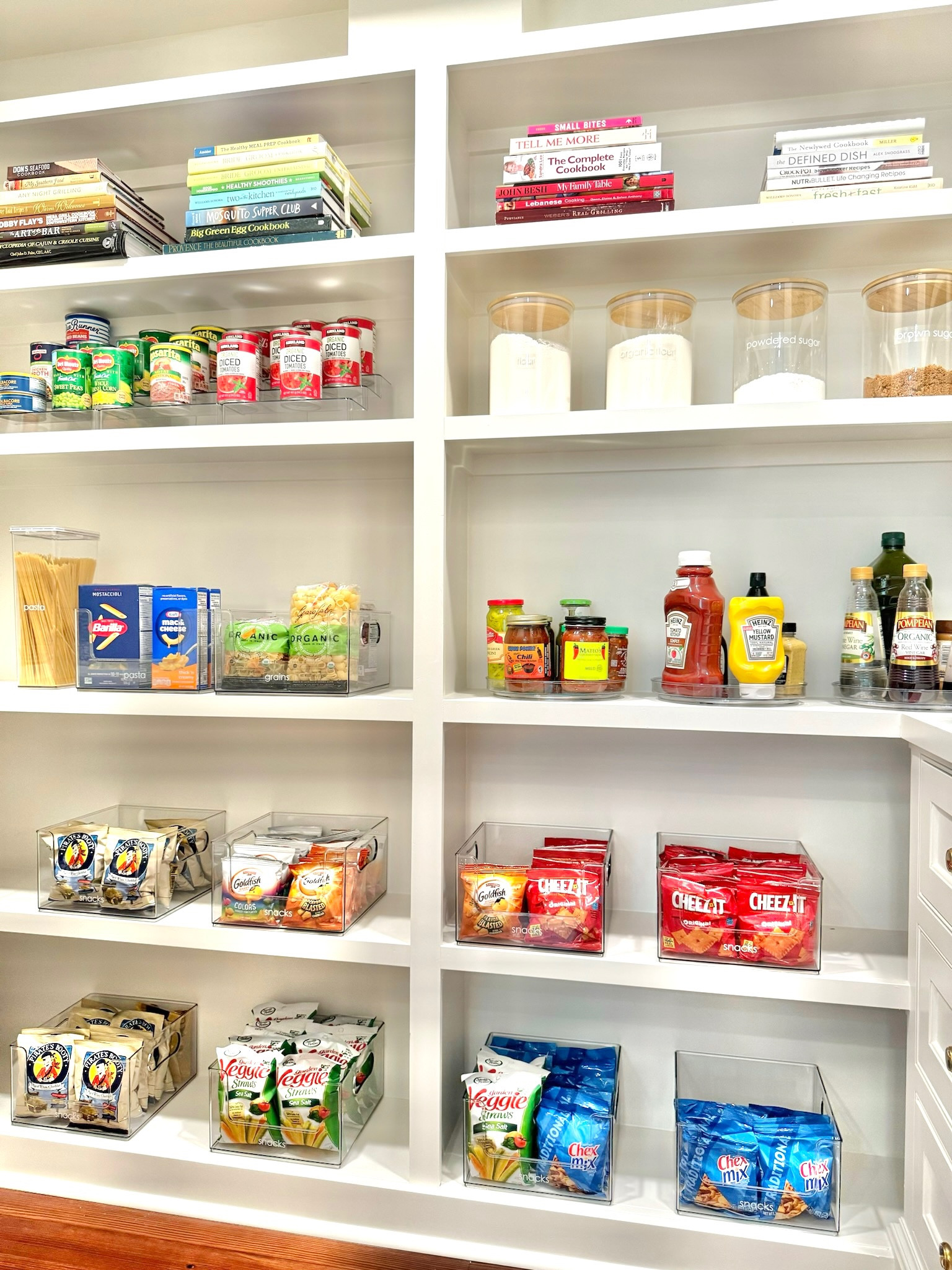 Ask for calm, clarity, and functionality this Christmas! A gift card to get your space organized is the gift that keeps on giving. Drop a hint to the gift giver below 👇🏽 