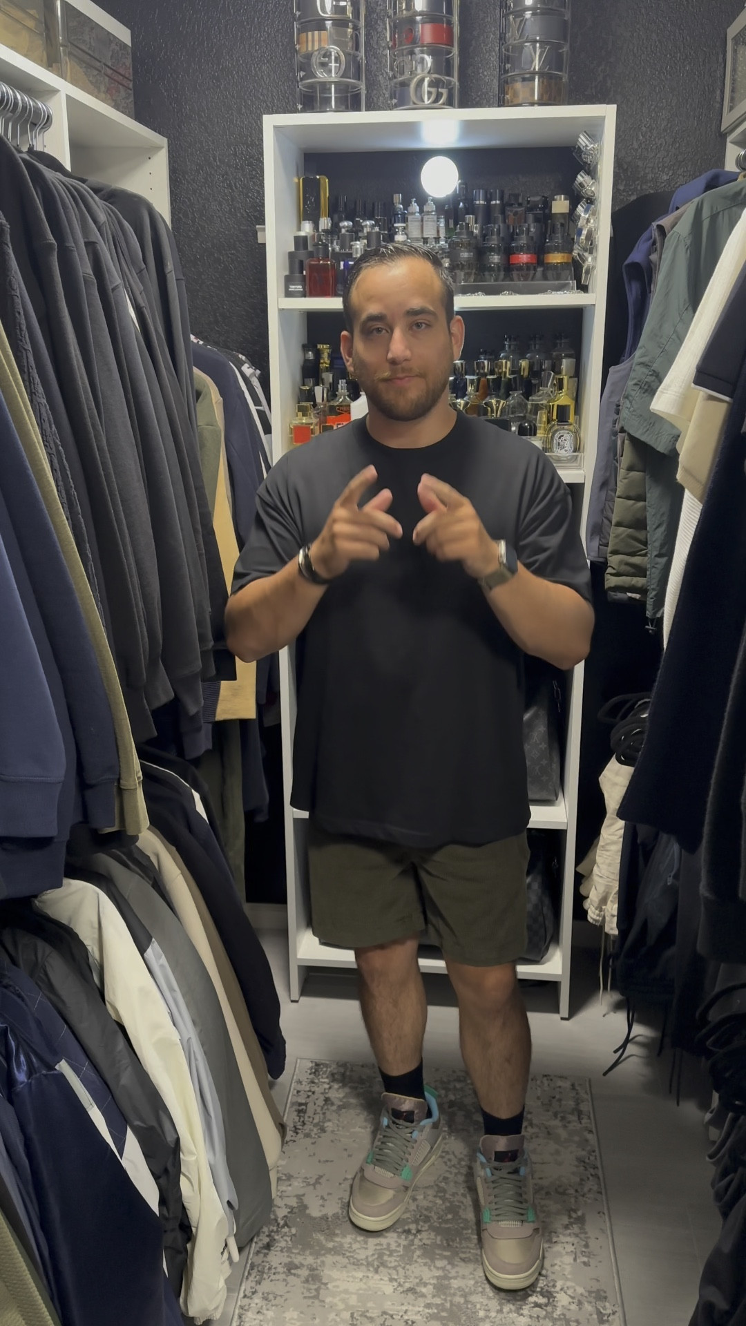 •Get Ready With Me•

While all of Nor Cal is in a heatwave SF refuses to participate. Its 100+ degrees everywhere else but SF is under 70 degrees. Still won’t atop me from wearing a tshirt and shorts.

Top- Heavy Cotton Tee (All Saints)
Shorts-Green Corduroy (Target)
Sneakers-Union Jordan 4s
Jewelry- Louis Vuitton and Hermes 
Fragrance-Royal Water by Creed

You can find this exact outfit in my LTK 
🔗 in BIO

#ootd #outfit #outfitoftheday #outfits #grwm #getready #sneakers #sneakerhead #fashion #casual #style #fashionblogger #fyp #mens #mensfashion #mensstyle #casualoutfits #calmfit #fashionblogger #menswear #outfitinspo #fyp #fragrance #creed

#LTKSeasonal #LTKMens #LTKActive