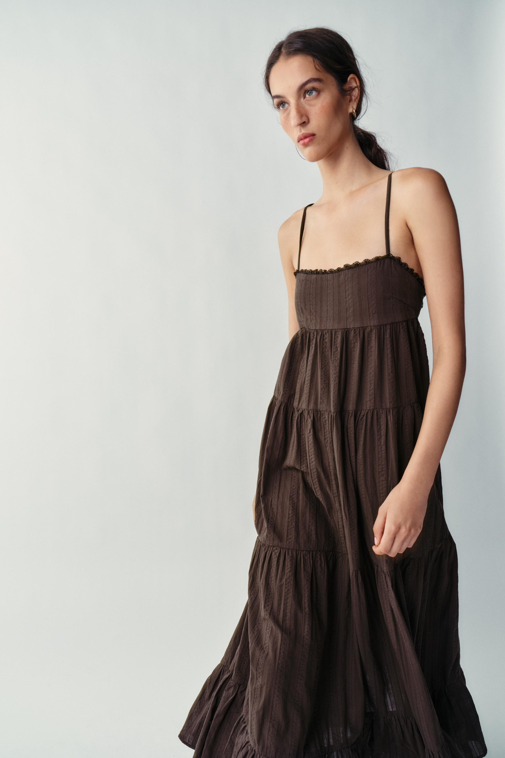 Straight neckline dress with lace trim and adjustable spaghetti straps that tie at the back. Elas... | Zara US