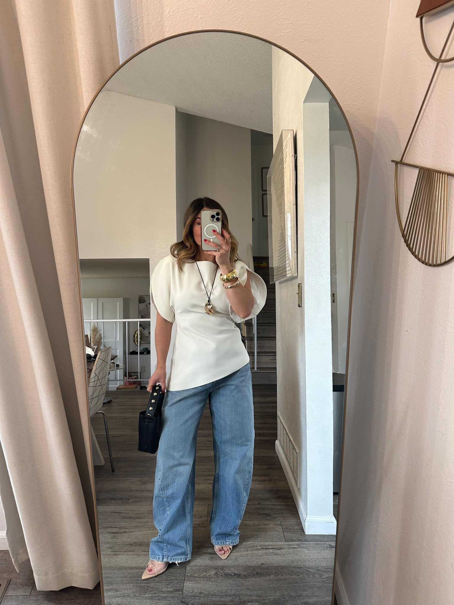 Chicest top!! And these loose jeans are to die for! Both under $60👏🏼👏🏼👏🏼
Top size xs
Jeans size 36 

#LTKWorkwear #LTKootd #LTKSeasonal