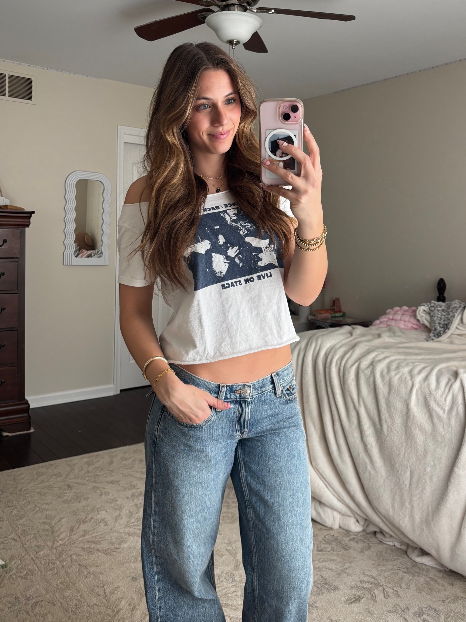 Cute low rise jeans outfit and graphic tee for spring!


#LTKSeasonal #LTKSaleAlert #LTKootd