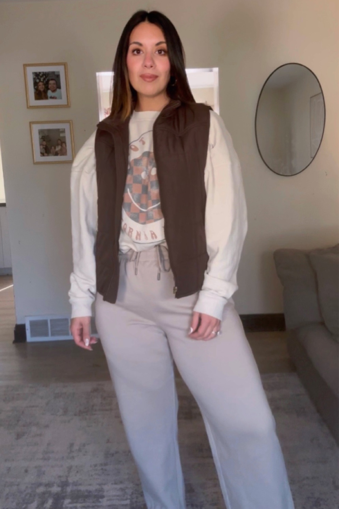 My favorite thing to do in the fall is elevate my sweatpants 🙌🏻 

Here’s a cutie outfit to save for when you’re needing some inspiration! 🤎 


#midsize
#plussize
#sweatpants
#ootd
#casualootd
#sweatpantootd