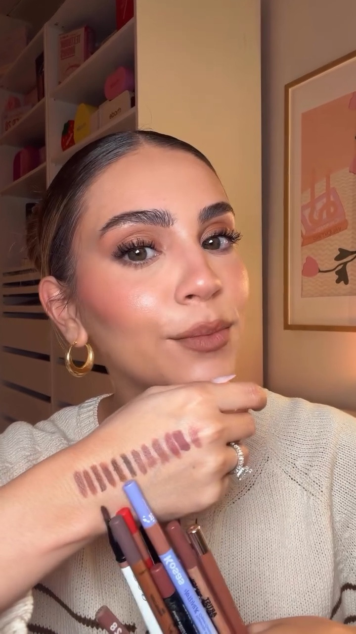 liners that will change your life! Comment “lips” below and I can send you a DM of the exact lipliners that are on my daily lippie rotation 🫦🔁
 
@sezane striped pull over 🧦☕️
@tower28beauty : Work of Art
@hungvanngobeauty : Create the Shape
@makeupbymario DMTRY
@makeupforever Endless Cacao, anywhere caffeine, wherever walnut
@westmanatelier Biscuit
@kosas Hotliner Infinte 
& RIP @charlottetilbury Iconic Nude /  Super Nudes Contour Duo… need to get you two at the sale! 

#sephorasale #lipliner #cooltonelipliner #cooltonemakeup #oliveskin #lipcombo #liplinerswatches