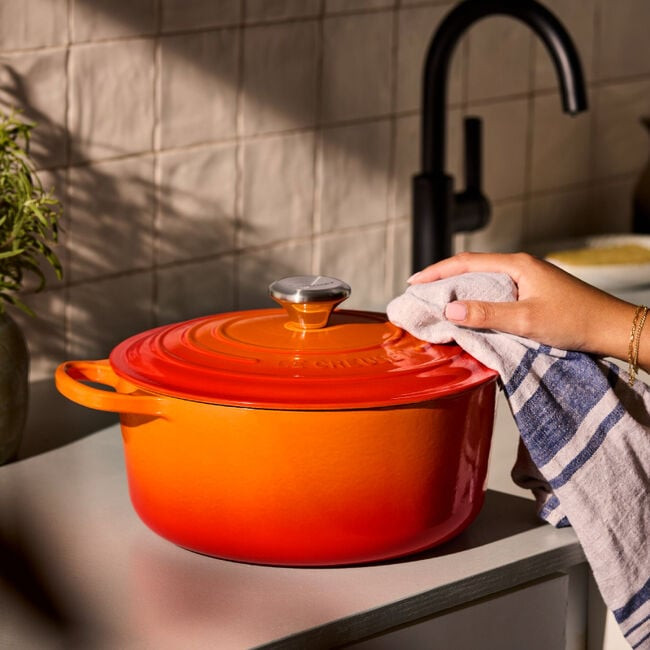 Signature Round Dutch Oven | Le Creuset