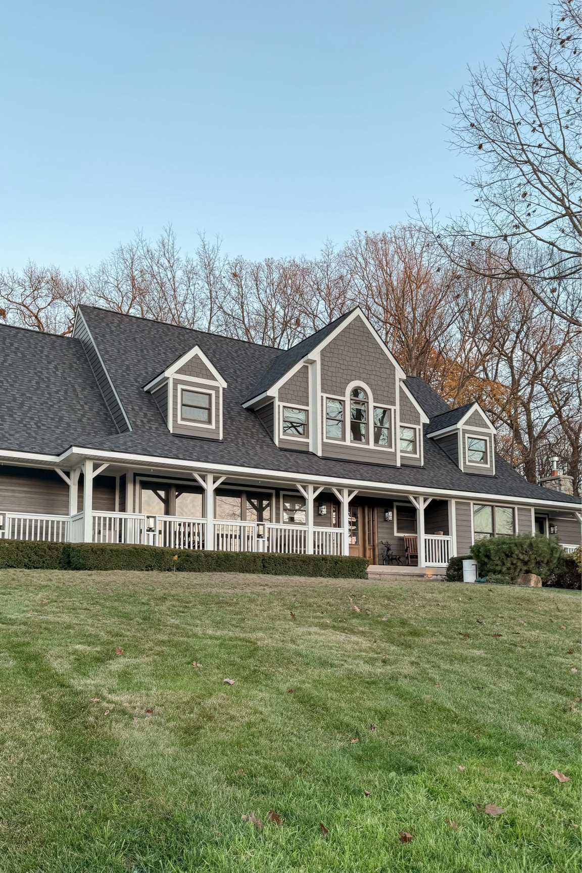 I’M SORRY WHAT!?!?!? 🔥🔥🔥 howww is this even the same house? I’m so in love 😭

They are putting the final touches on but I could not be more obsessed with how it turned out. Well… what do you think!?

If you’re in metro Detroit, 20/10 recommend @exteriorzone ! They have been incredible 👏🏼 ask for Chris 😜

#exteriorrenovation #homemakeover