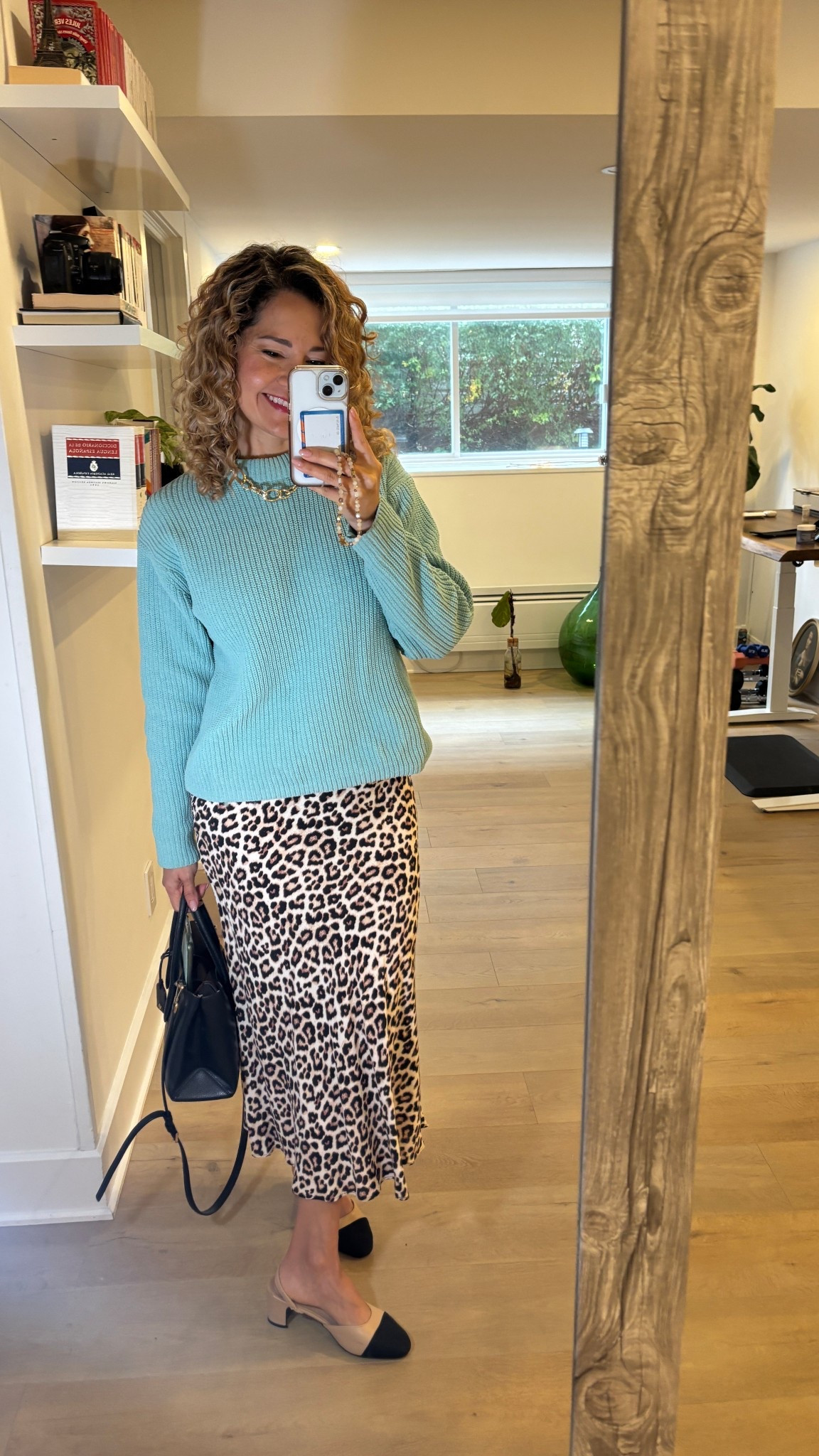 Look de otoño con falda 

#LTKcanada #LTKfall #LTKmodest