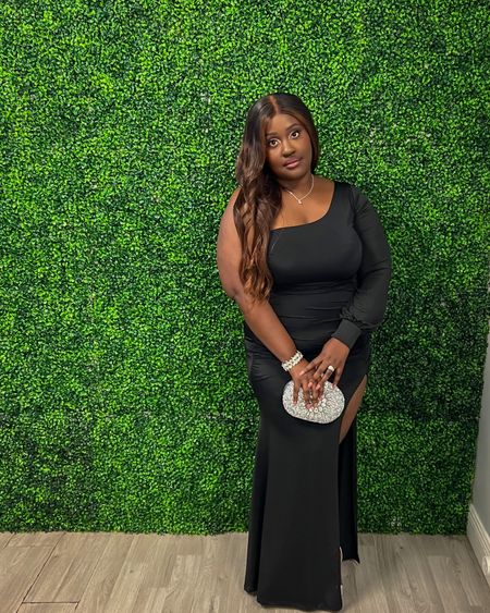 All Black Affair. Fitting dress where you can’t go wrong. I am wearing a size L and could’ve went down to a M if I wanted to. 

#LTKFind #LTKcurves #LTKunder100