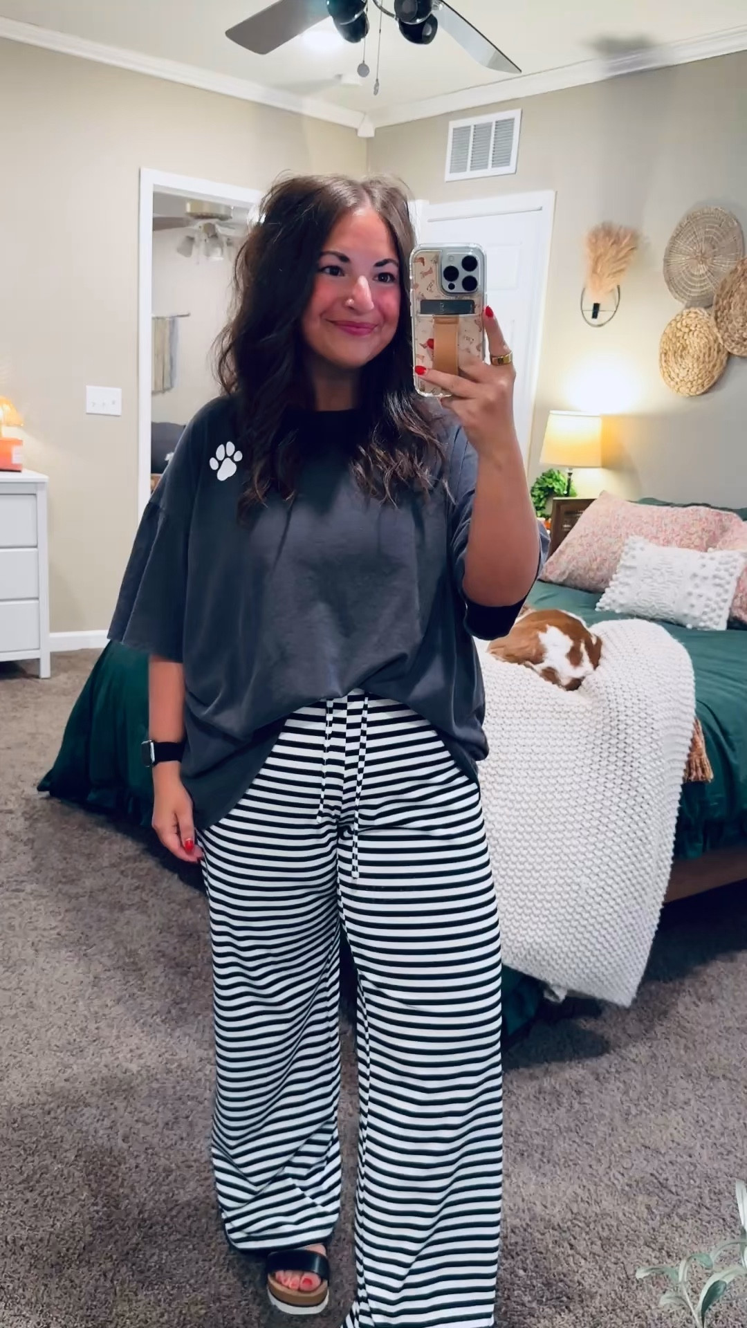 Dog mom’s club 🐾 if Piper can’t come… we’re not going 🤍

sandals: fit true to size // wearing a 5
pants: fit true to size // wearing a large
tee: fits true to size // wearing an XL 

 

#LTKootd #LTKMidsize #LTKWorkwear