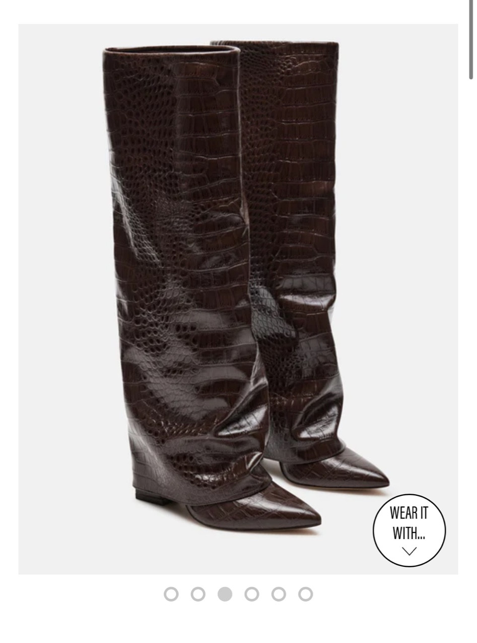 Are these THE Fall Boot? I think I’m OBSESSED 😍

#LTKstyletip #LTKHolidaySale #LTKshoecrush