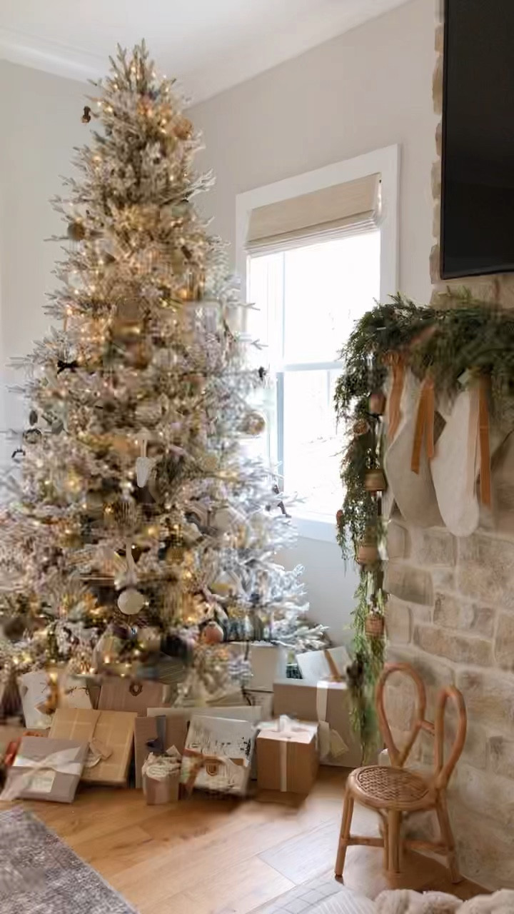 It’s a Christmas wonderland 🤍

#LTKHoliday #LTKSeasonal #LTKhome