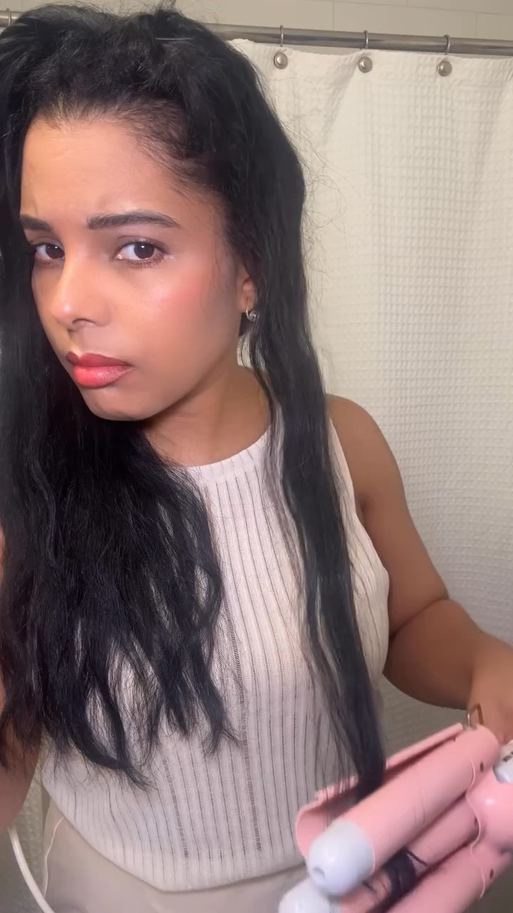 No hubo tiempo de lavar, así que herramienta + acidic bonding concentrate de Redken y listo ✨
#DirtyHairDay #HairHack #QuickHairFix #EffortlessHair #BusyGirlBeauty HairRoutine GoodHairMood Keratase RealLifeBeauty HairGlow