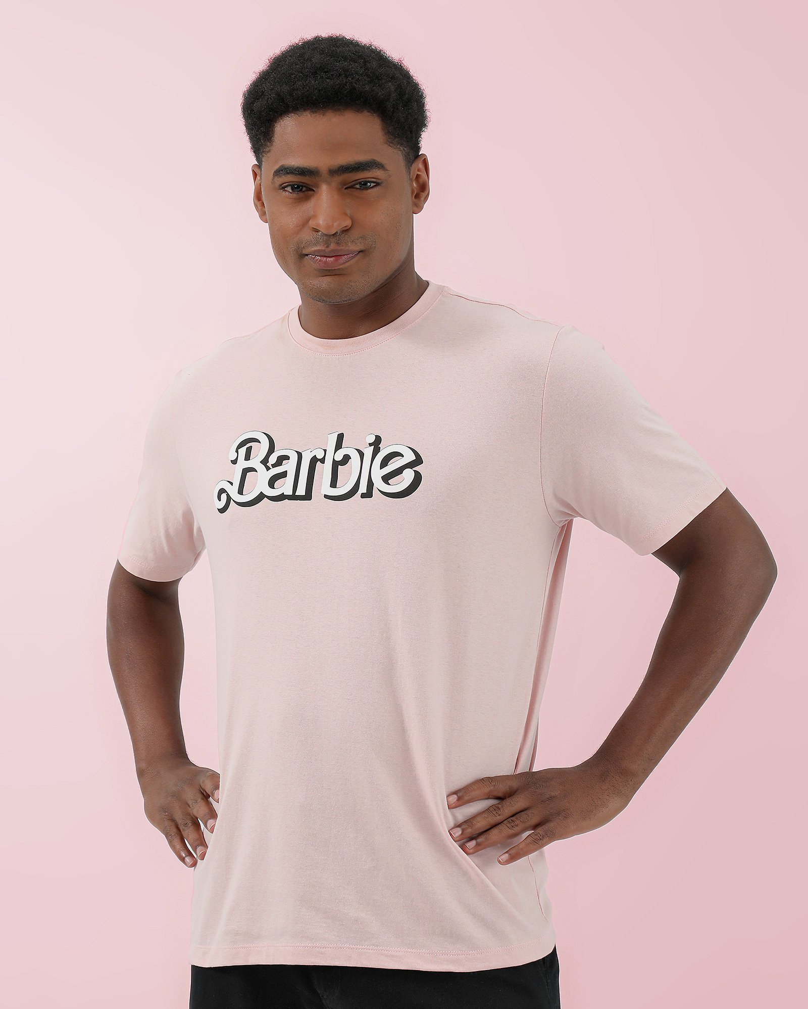 Camiseta masculina estampa logo Barbie rosa | Mattel | Riachuelo (BR)