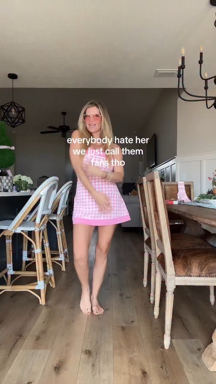 Hi, fans! 🙃 
but for real.. add this to your Easter basket for spring 
Having a major target moment- this pink gingham dress is the athleisure dress of summer 🌸 Barbie vibes engaged comment PINK for link 

Also… I’m officially a member of CLUB TARGET 🎯 so yall be ready for more of target from this mamacita 

how to shop: 
https://club.target.com/a/kristen.s.18 (my club target storefront) 
My stories 
Club target highlight 
DM key word 

#ginghamdress #targetpartner #targetspring #clubtarget #targetspringstyle @target @targetstyle