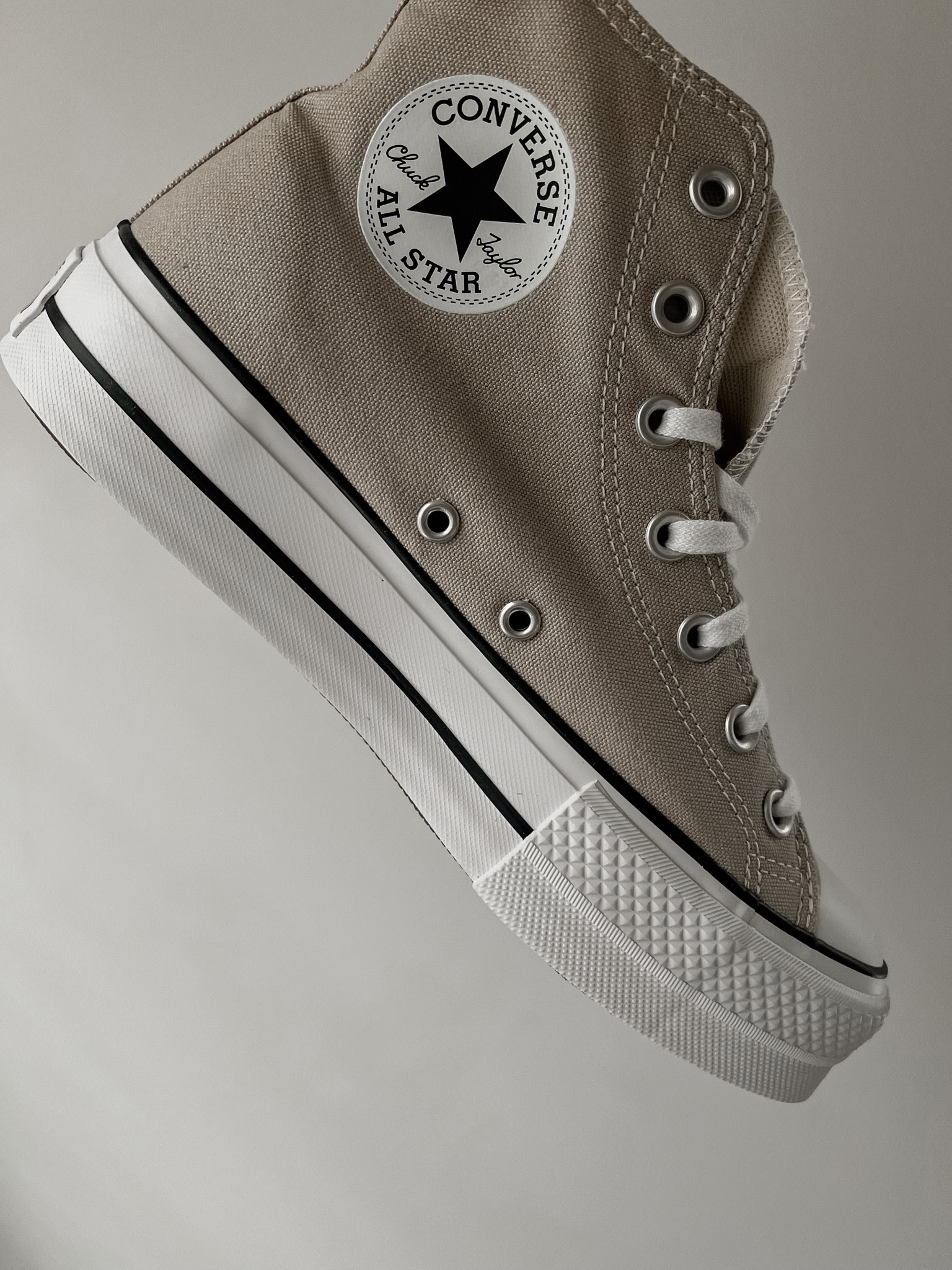 beige converse are seasonal and sold out everywhere. EXCEPT this one place. Get it while you can. 

#LTKshoecrush