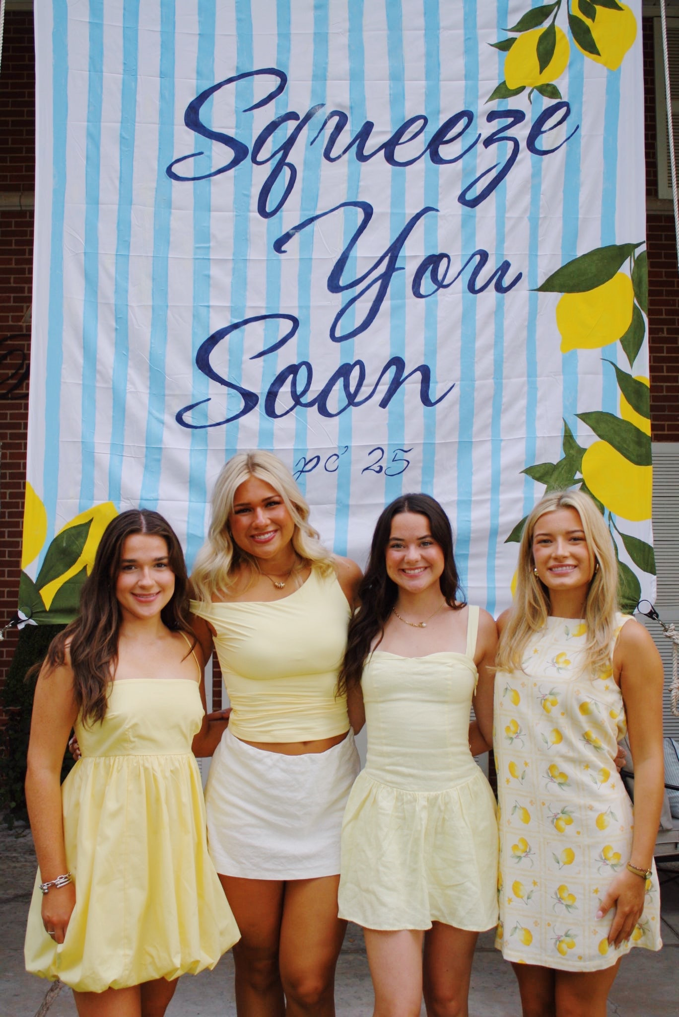 can’t go wrong with yellow 💛🍋